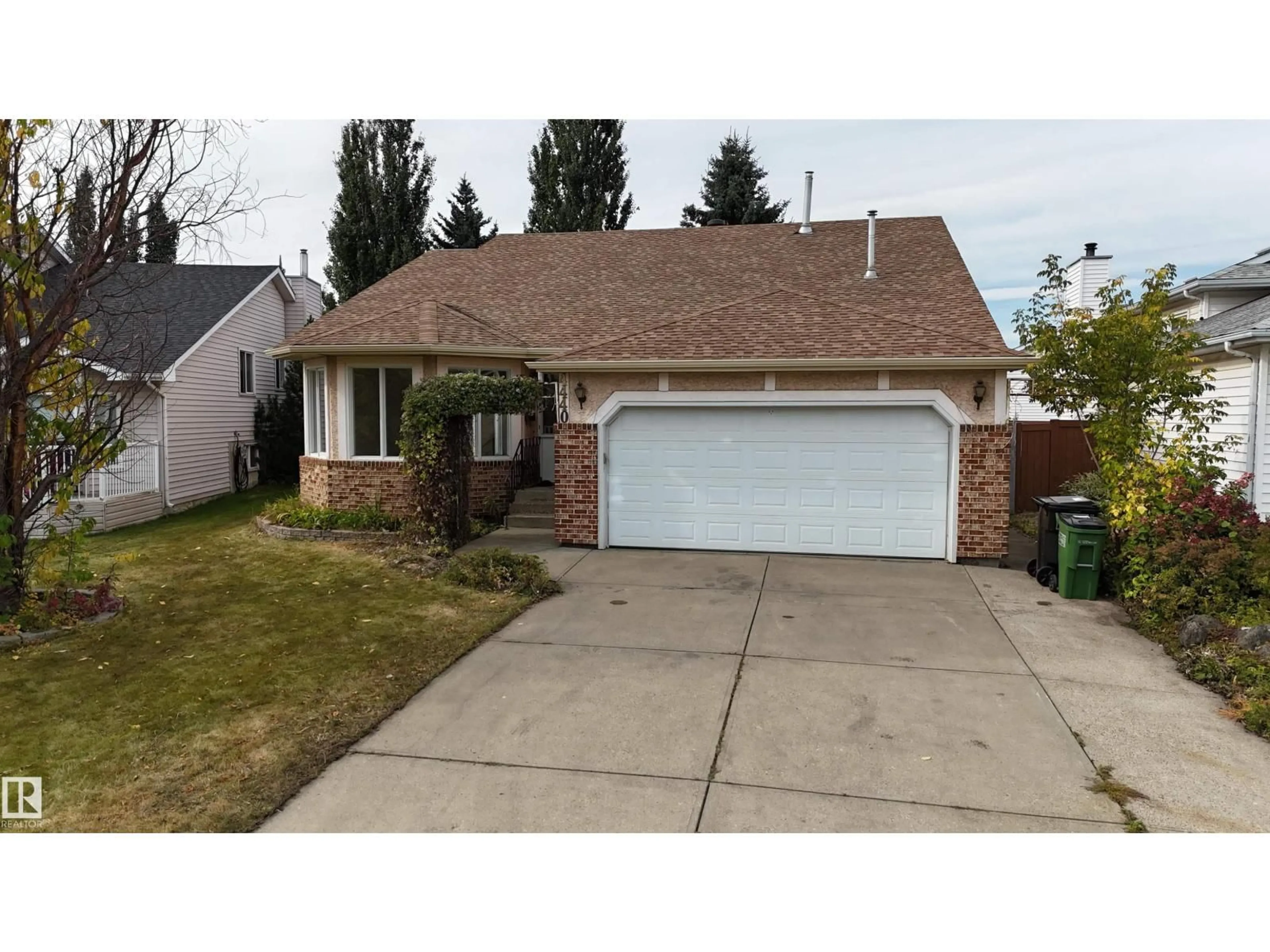 Home with vinyl exterior material, street for 4440 32 ST, Edmonton Alberta T6T1G5