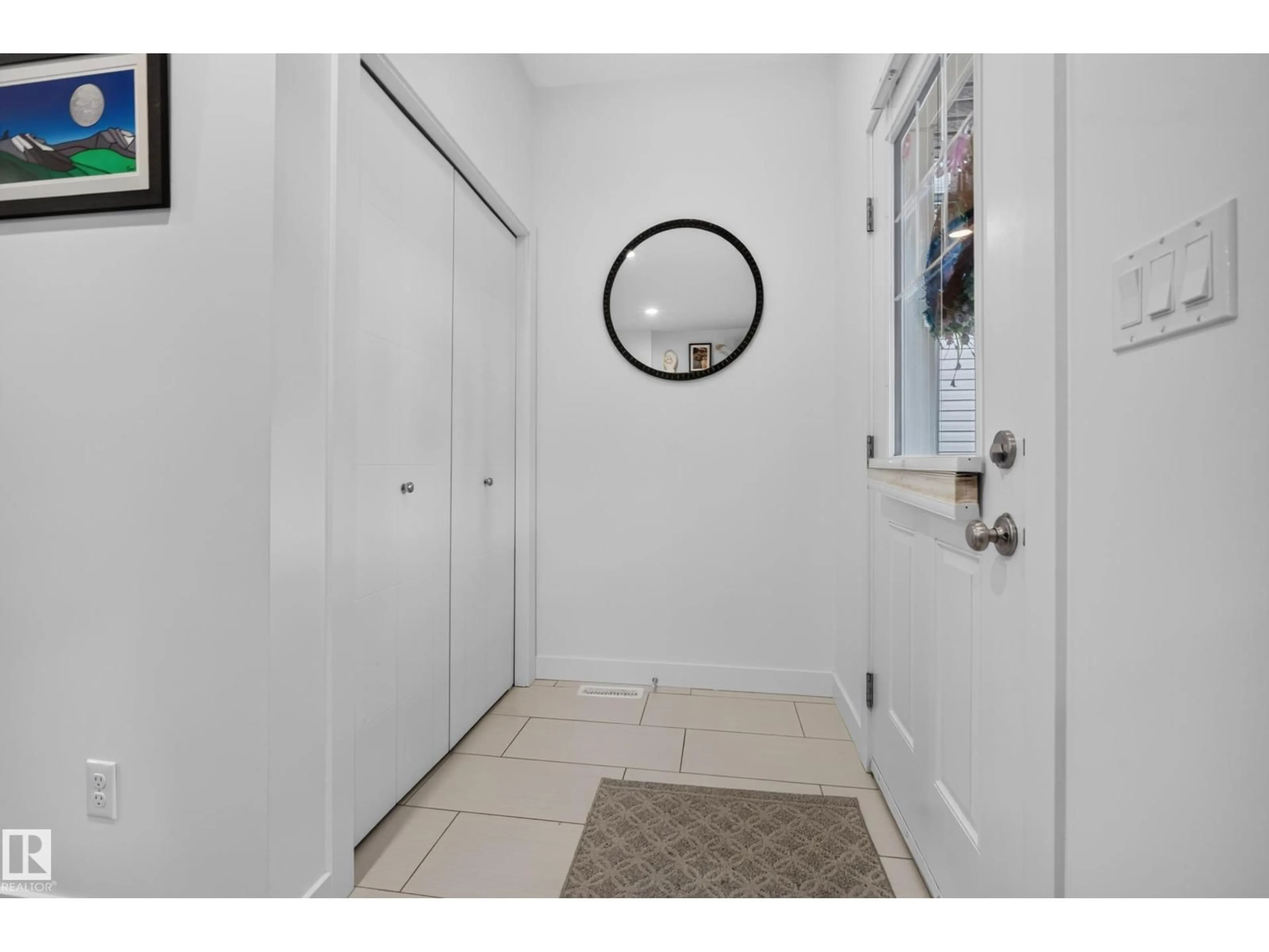 Indoor entryway for #2 - 8721 79 AV, Edmonton Alberta T6C0R5