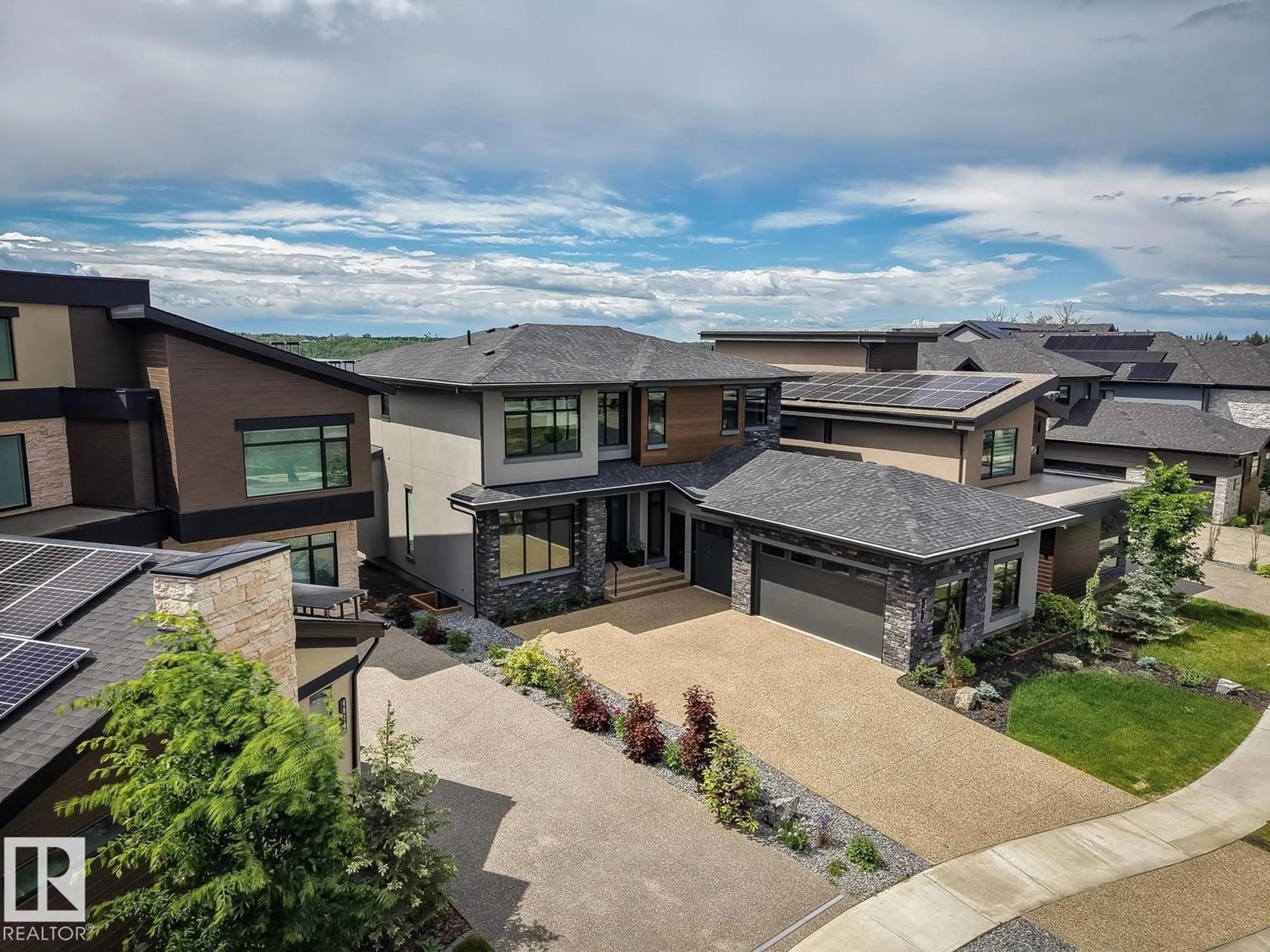 A pic from outside/outdoor area/front of a property/back of a property/a pic from drone, mountain view for 4812 KNIGHT CR, Edmonton Alberta T6W5A2