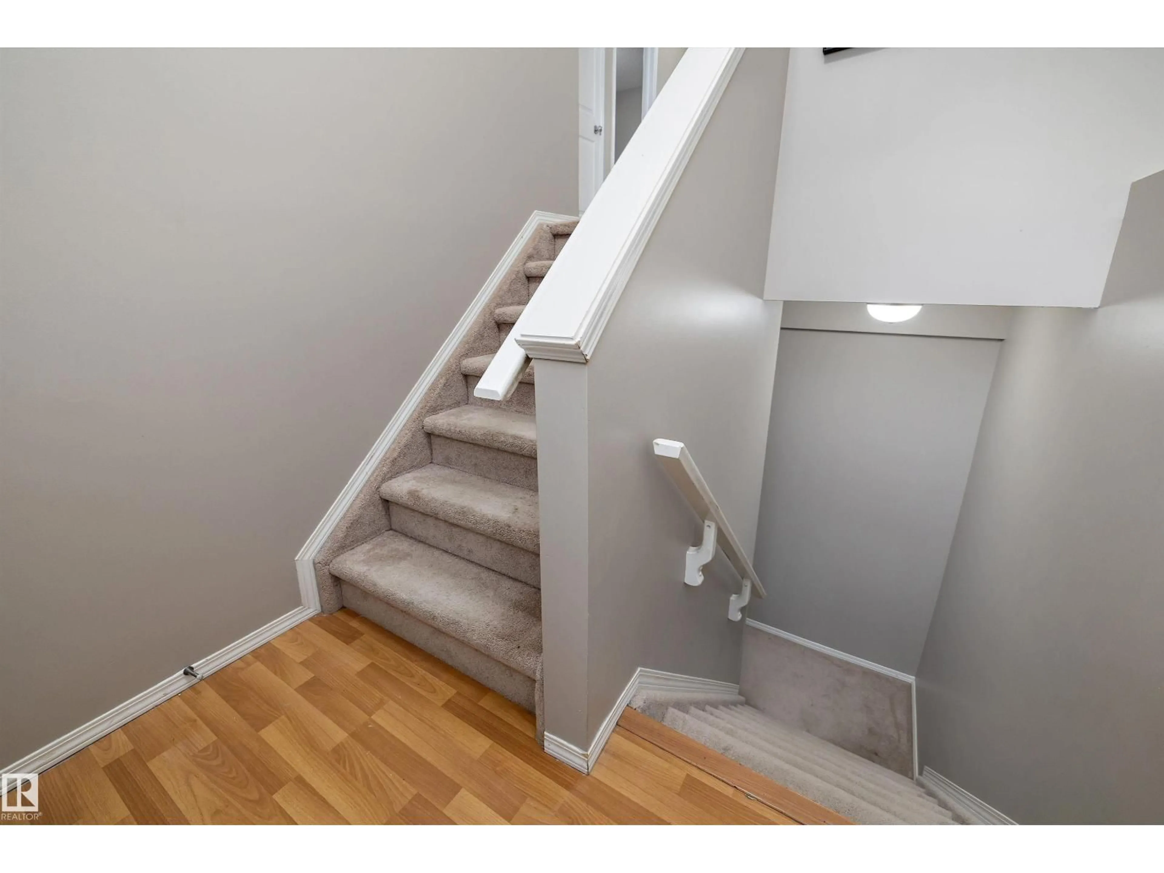 Stairs for 3114 32 AV NW, Edmonton Alberta T6T1X3