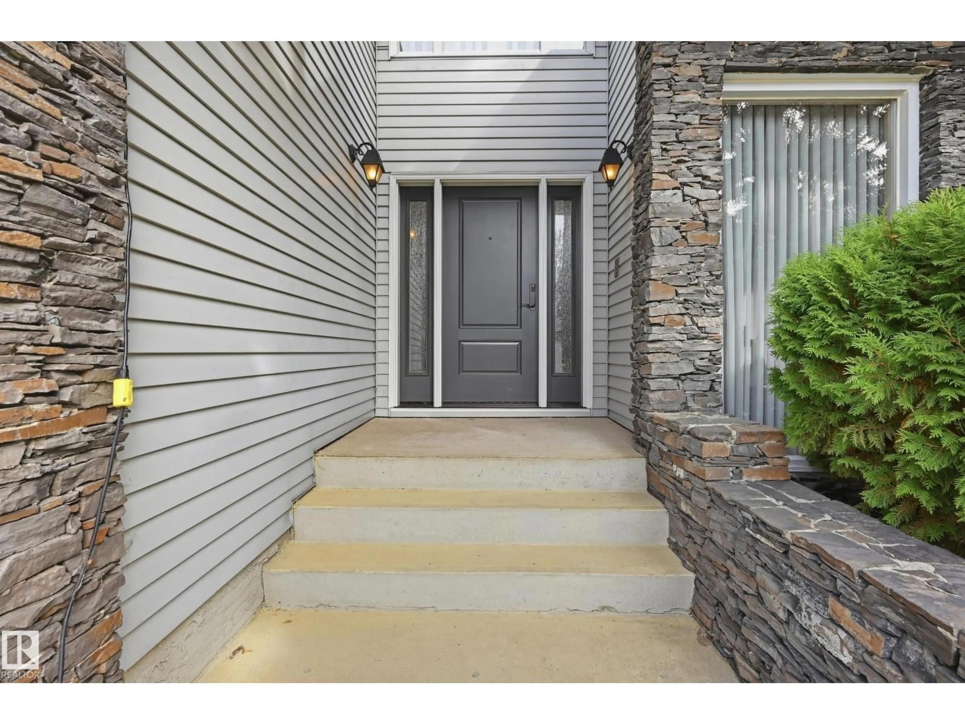 Indoor entryway for 432 ROONEY CR, Edmonton Alberta T6R1C8