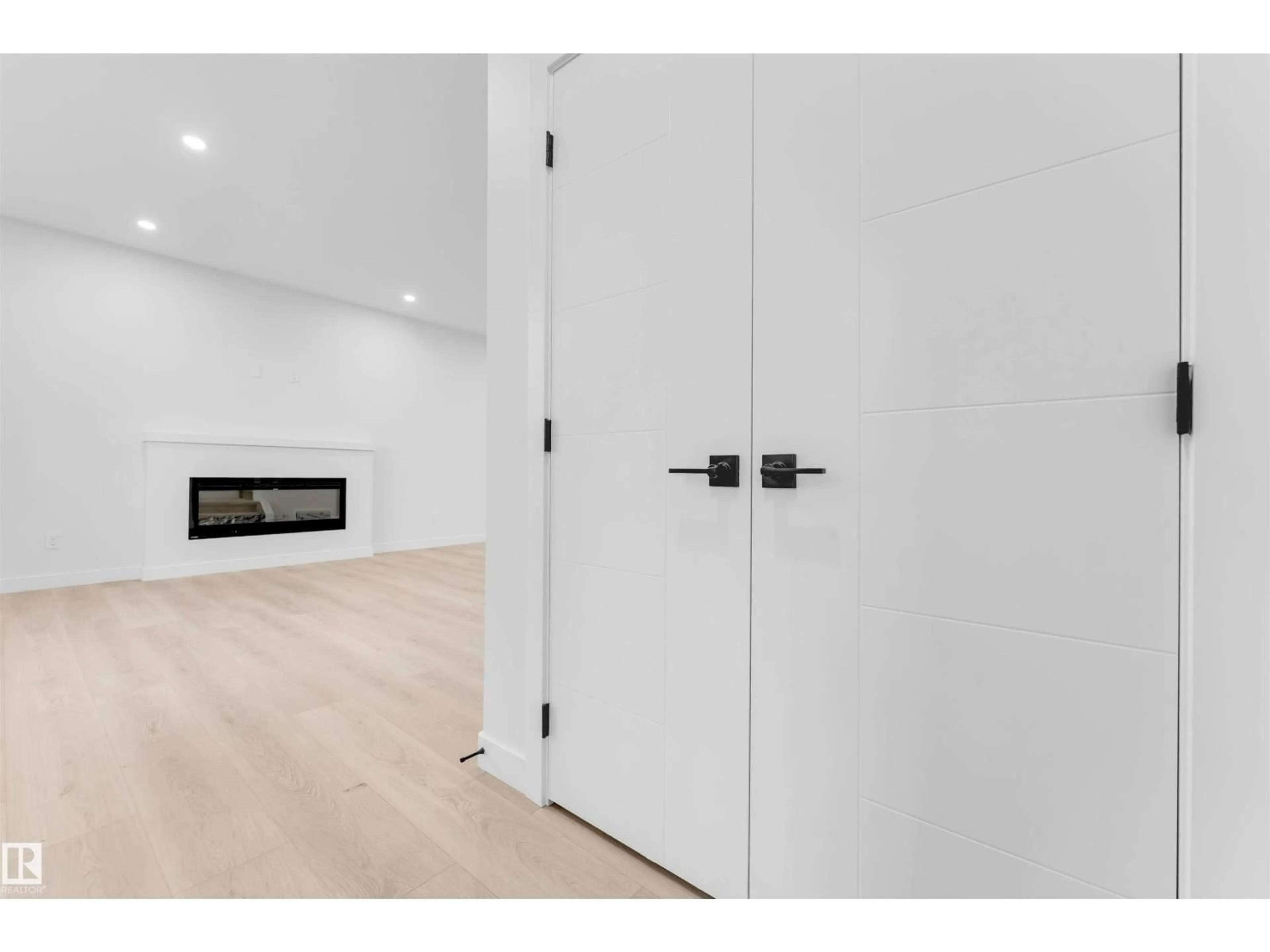 Indoor entryway for 525 ROBINSON BLVD, Leduc Alberta T9E1Z3