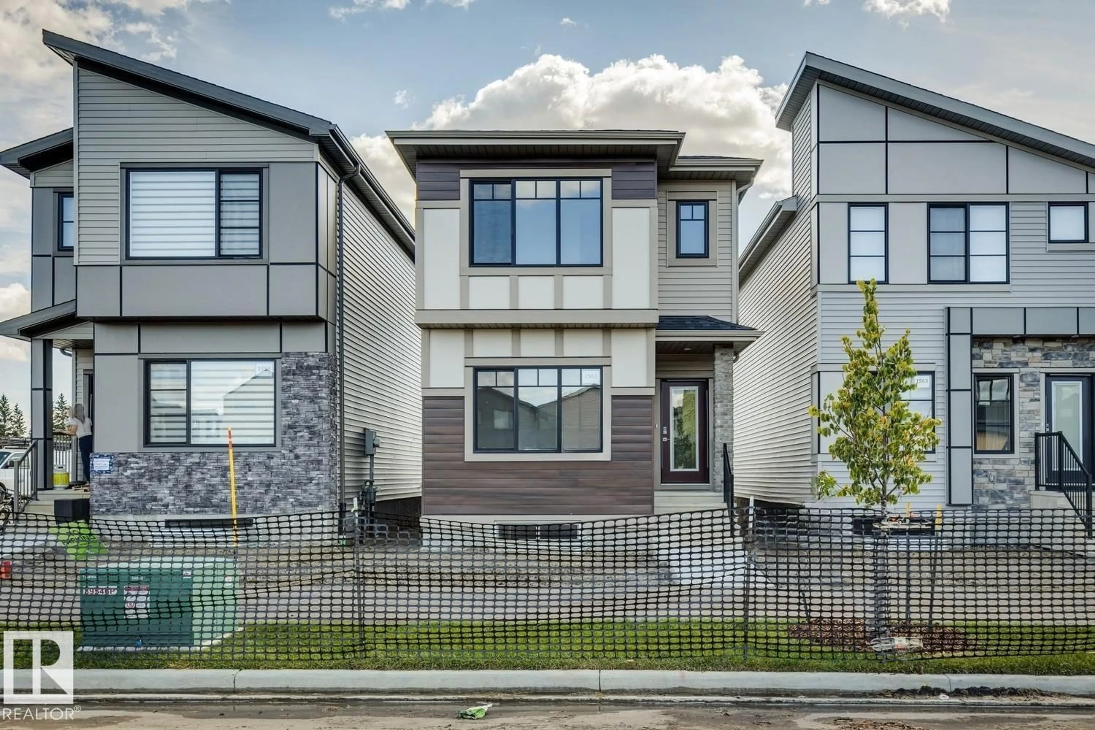 Home with vinyl exterior material, street for 1561 KESWICK DR, Edmonton Alberta T6W3X1