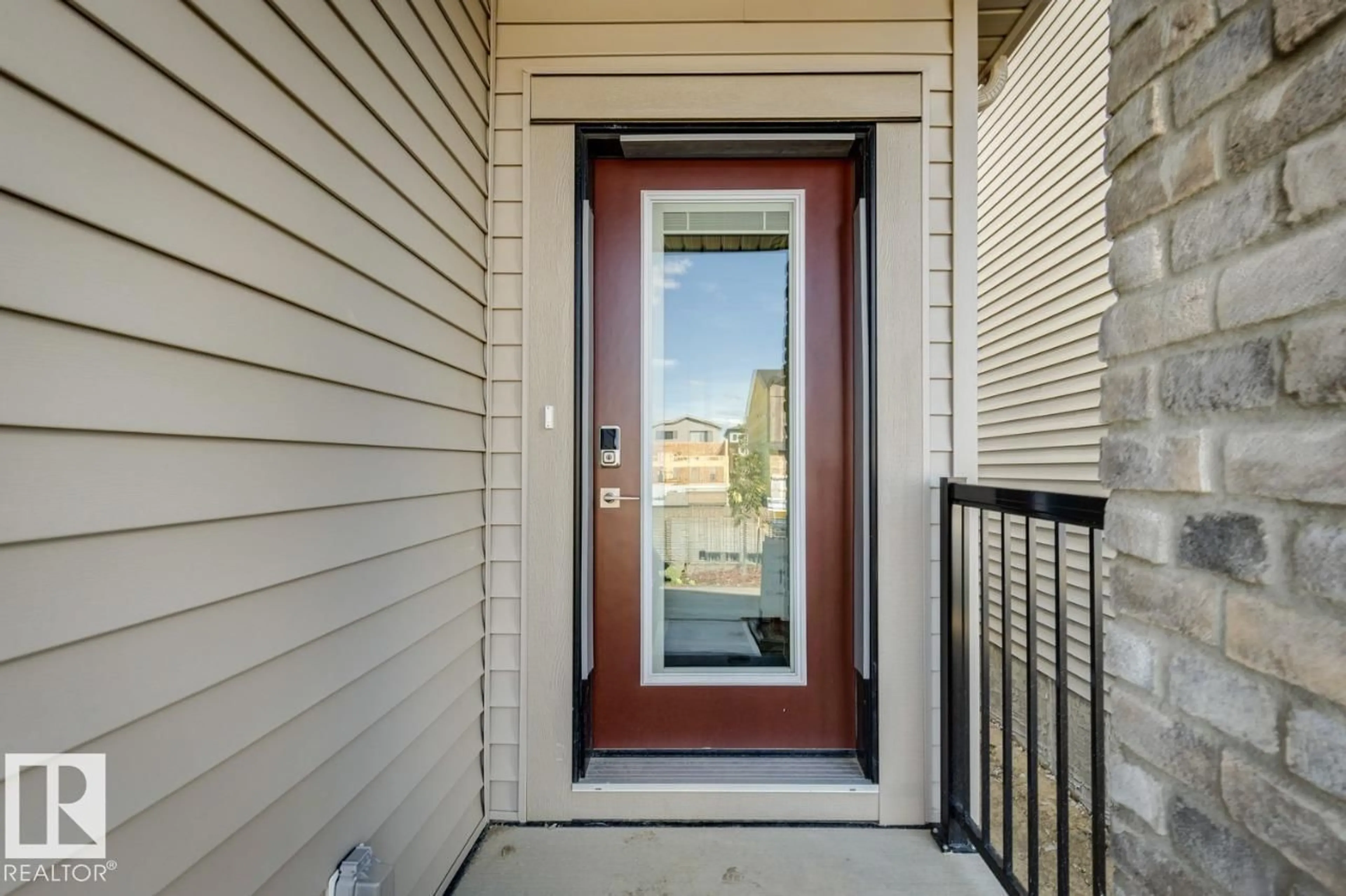 Indoor entryway for 1561 KESWICK DR, Edmonton Alberta T6W3X1
