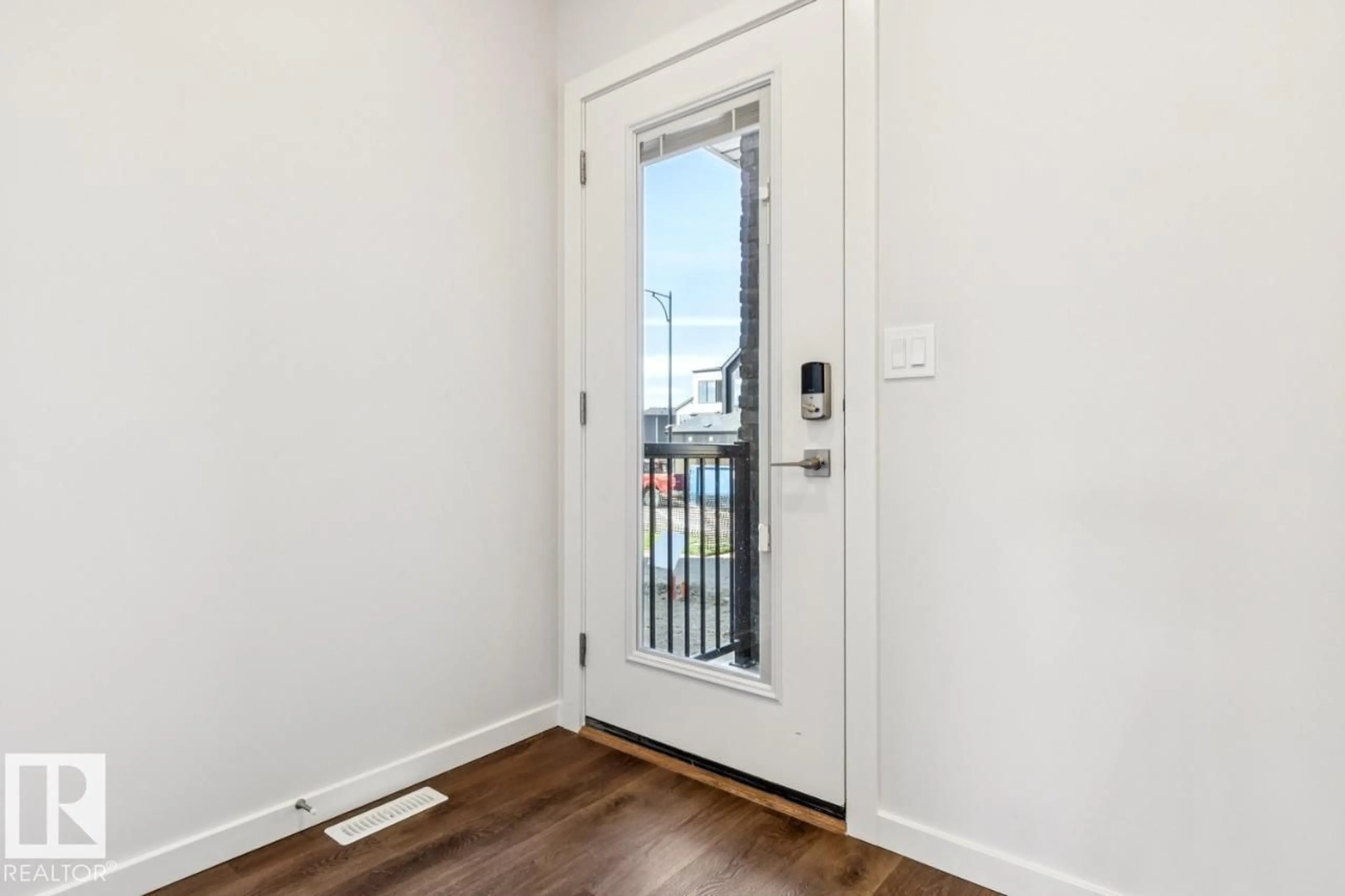 Indoor entryway for 1561 KESWICK DR, Edmonton Alberta T6W3X1