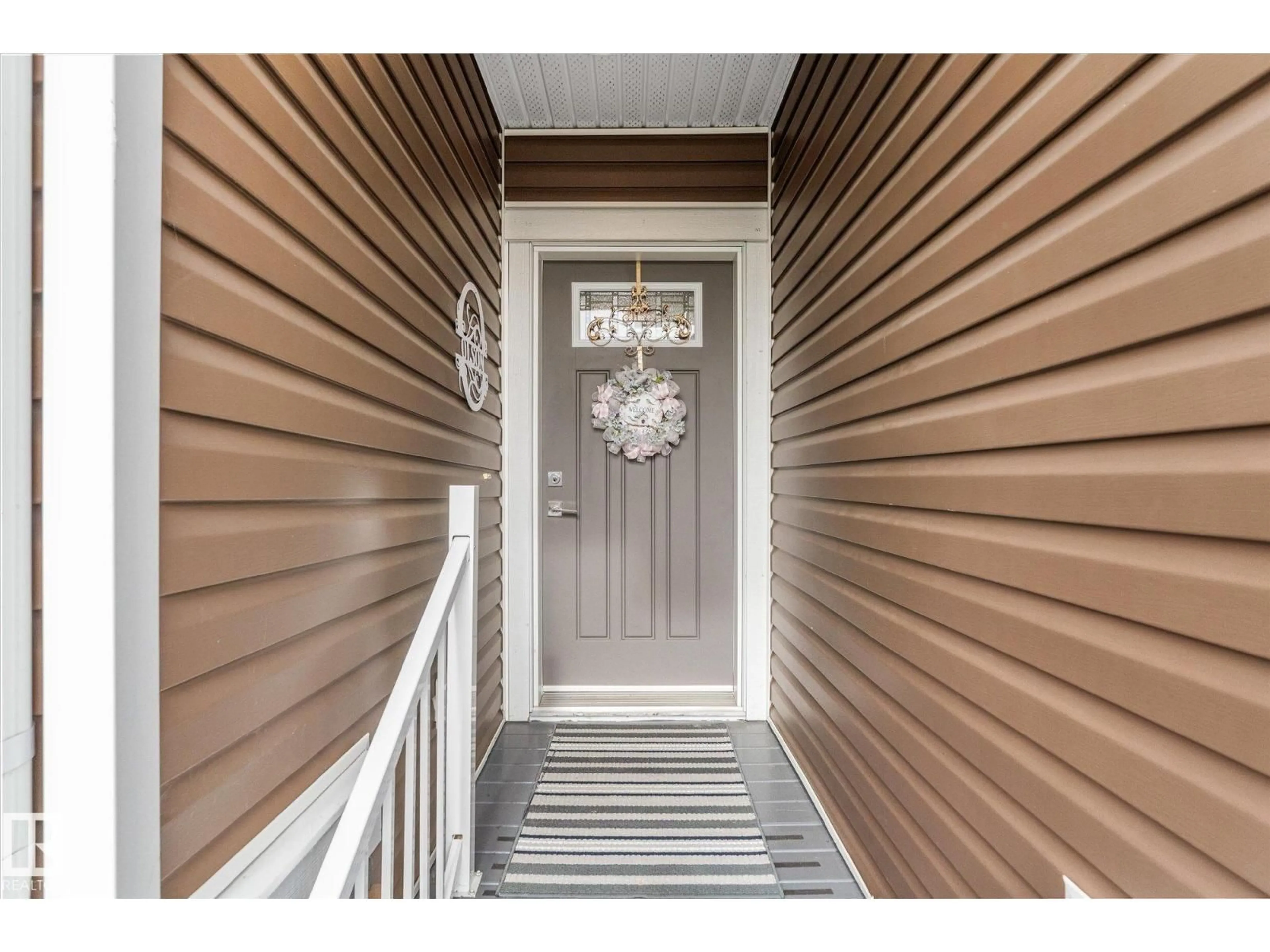 Indoor entryway for 91 BRICKYARD BN, Stony Plain Alberta T7Z0H9
