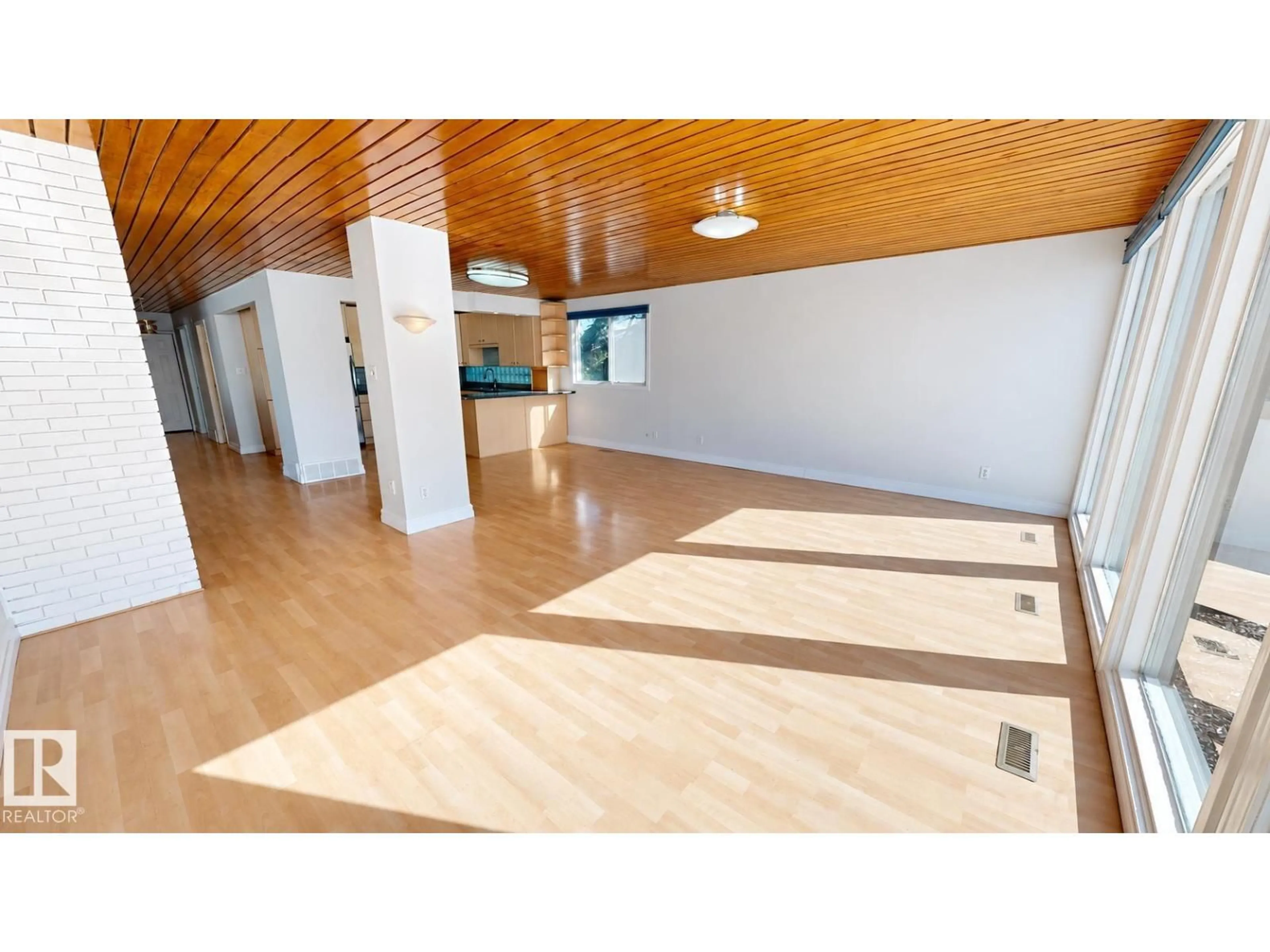 Indoor foyer for 8204 14 AV, Edmonton Alberta T6K1X4