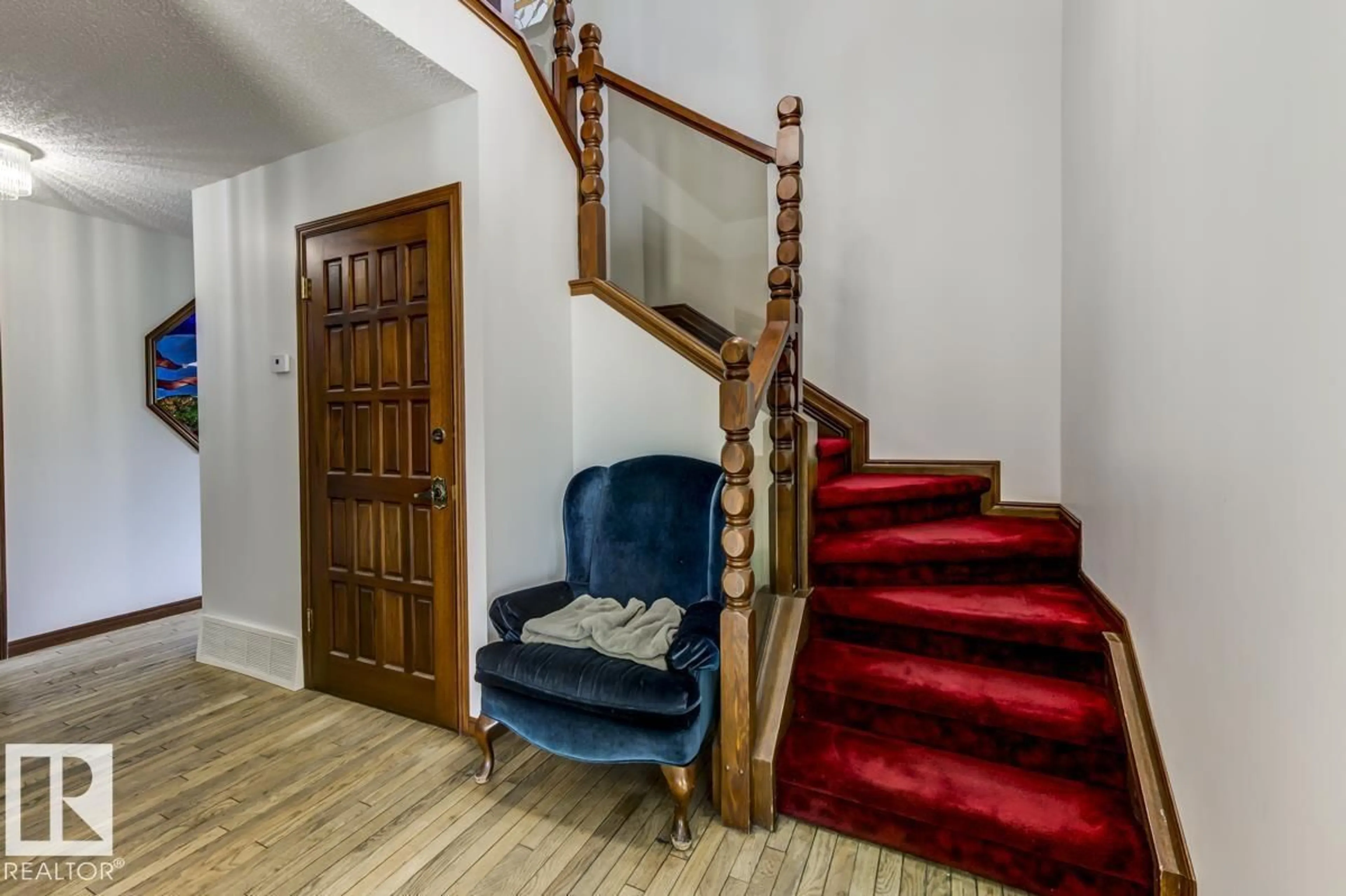Stairs for 6819 10 AV, Edmonton Alberta T6K2T9