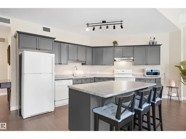 #302 - 10106 105 ST NW, Edmonton 4