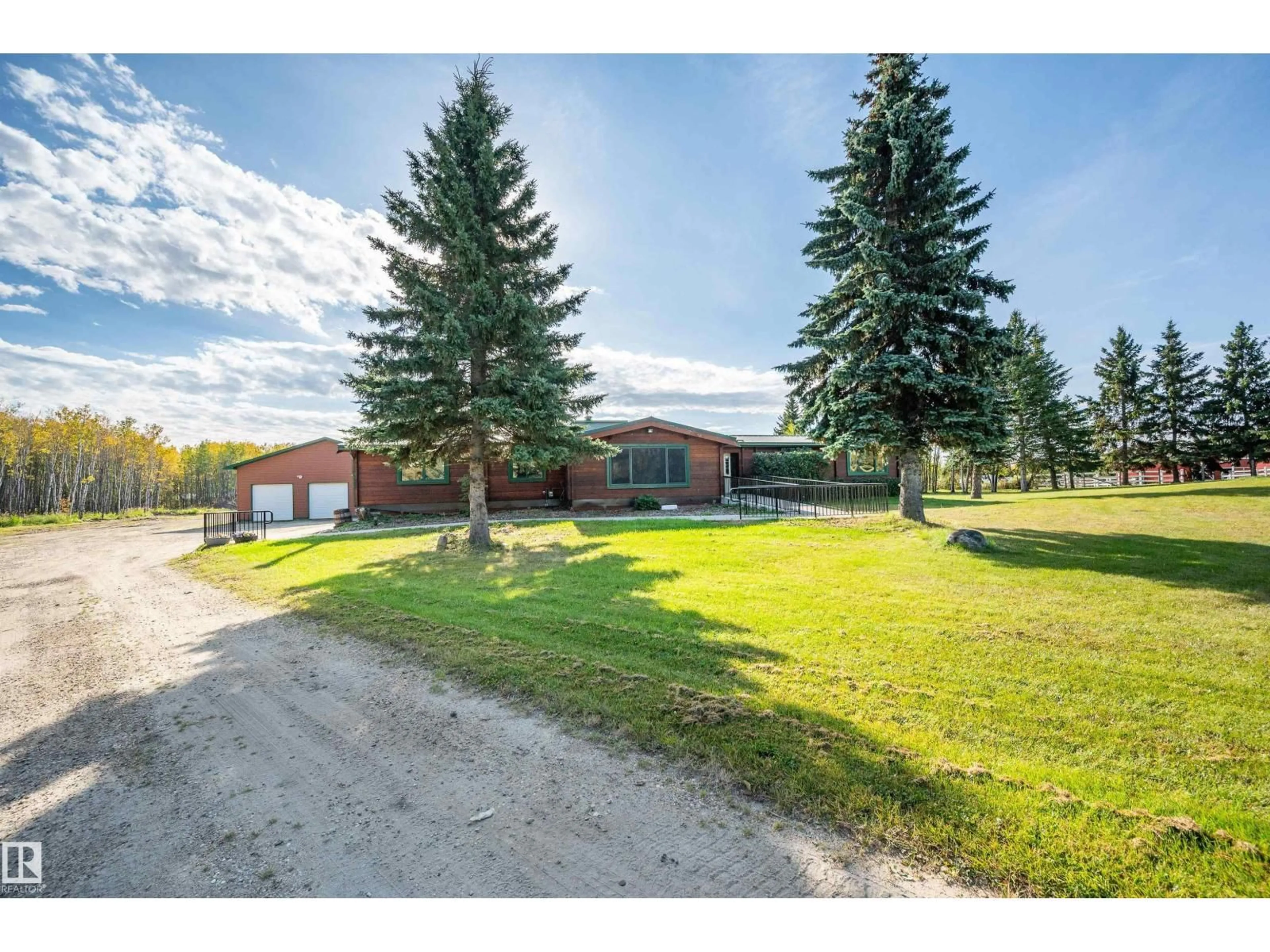 A pic from outside/outdoor area/front of a property/back of a property/a pic from drone, unknown for 97 - 52307 RGE ROAD 213, Rural Strathcona County Alberta T8G1C1