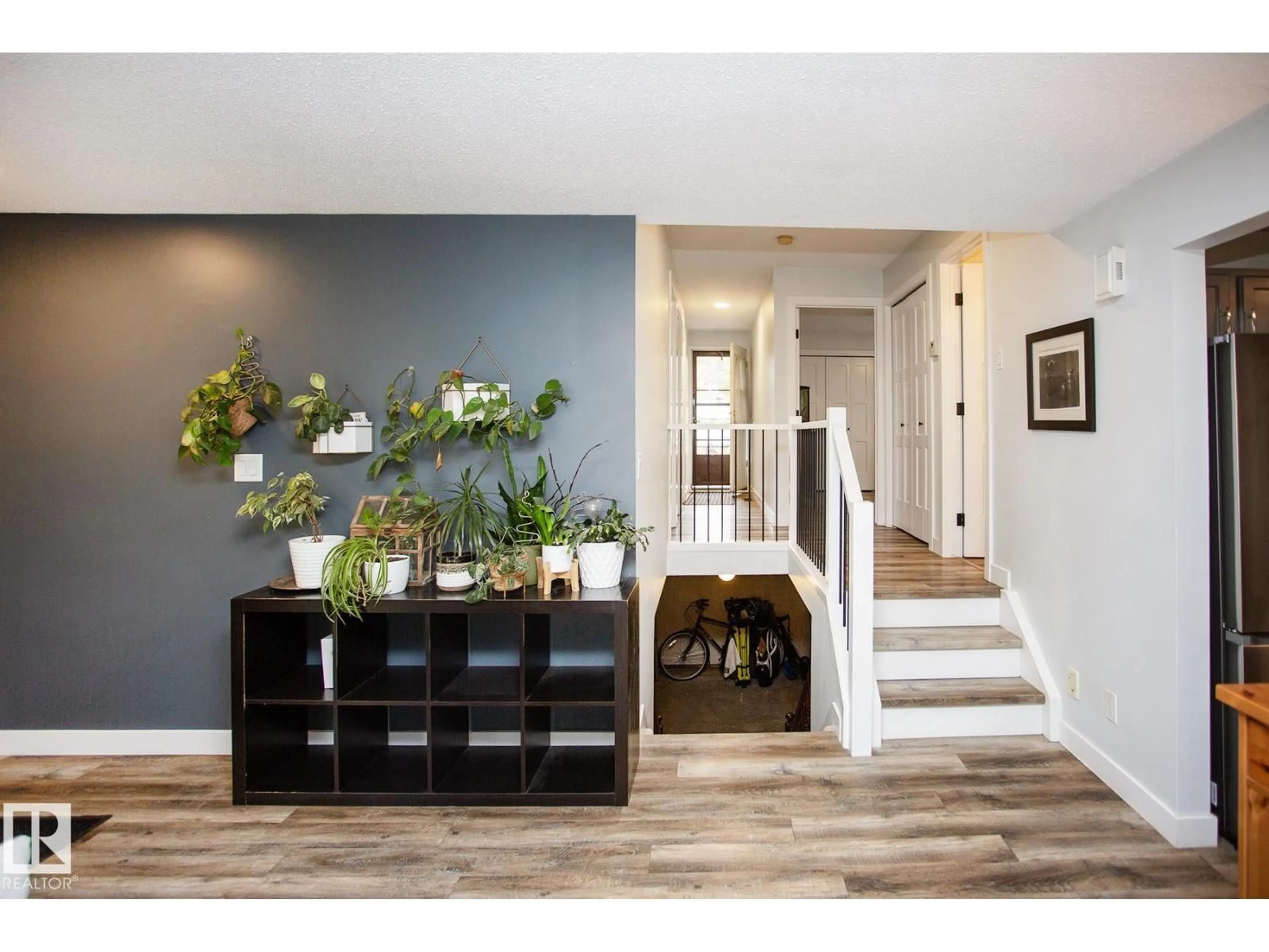 Indoor entryway for 8 ASH CR, St. Albert Alberta T8N3J3