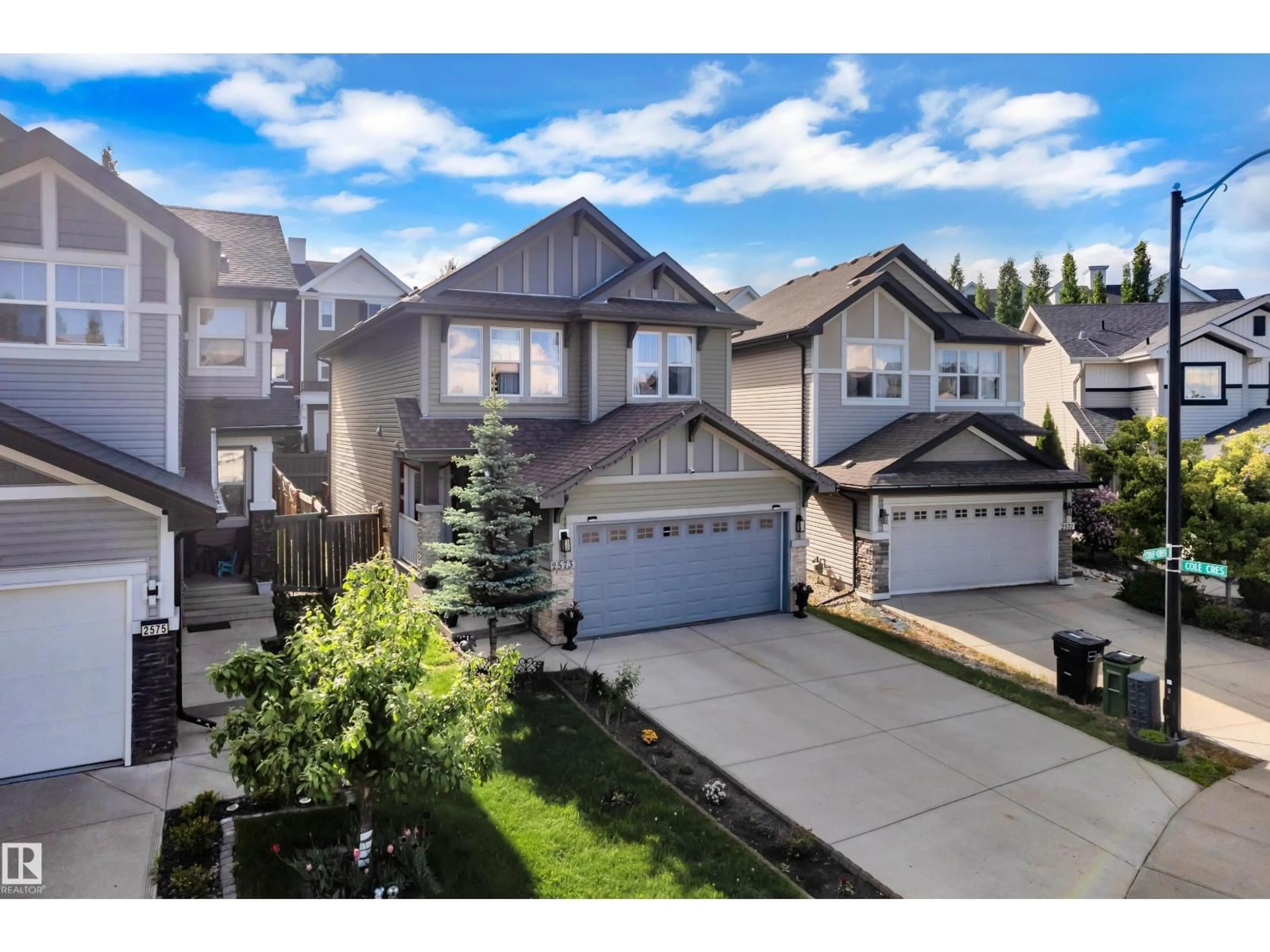 A pic from outside/outdoor area/front of a property/back of a property/a pic from drone, unknown for 2573 COLE CR, Edmonton Alberta T6W2A3
