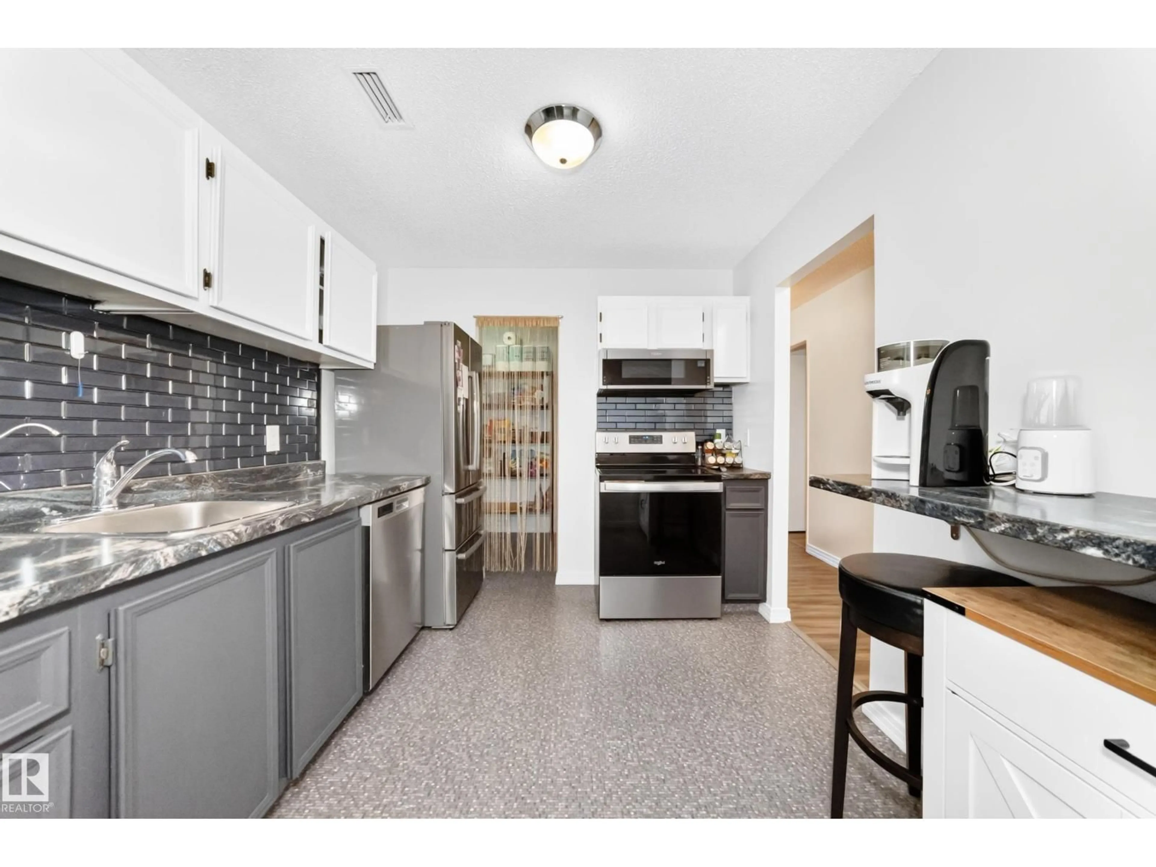 Standard kitchen, ceramic/tile floor for 49 - 2115 118 ST, Edmonton Alberta T6J5N1
