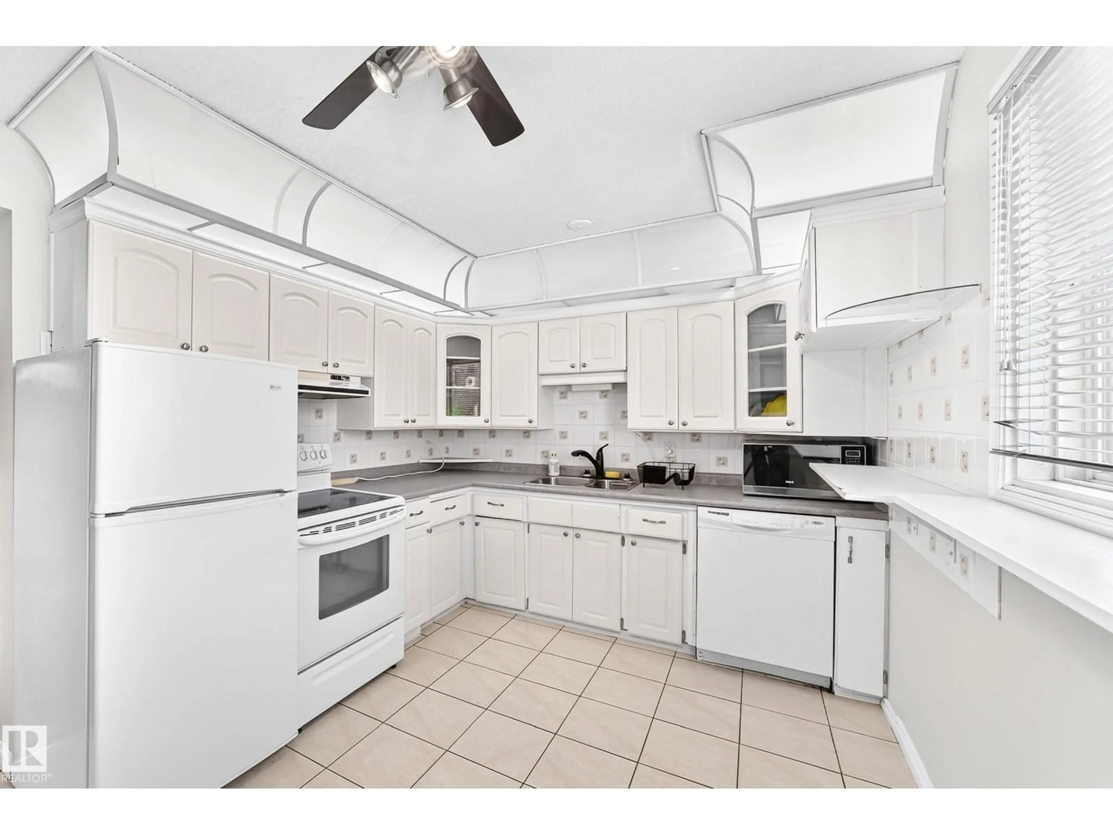 Standard kitchen, ceramic/tile floor for 44 HABITAT CR, Edmonton Alberta T5A2X7