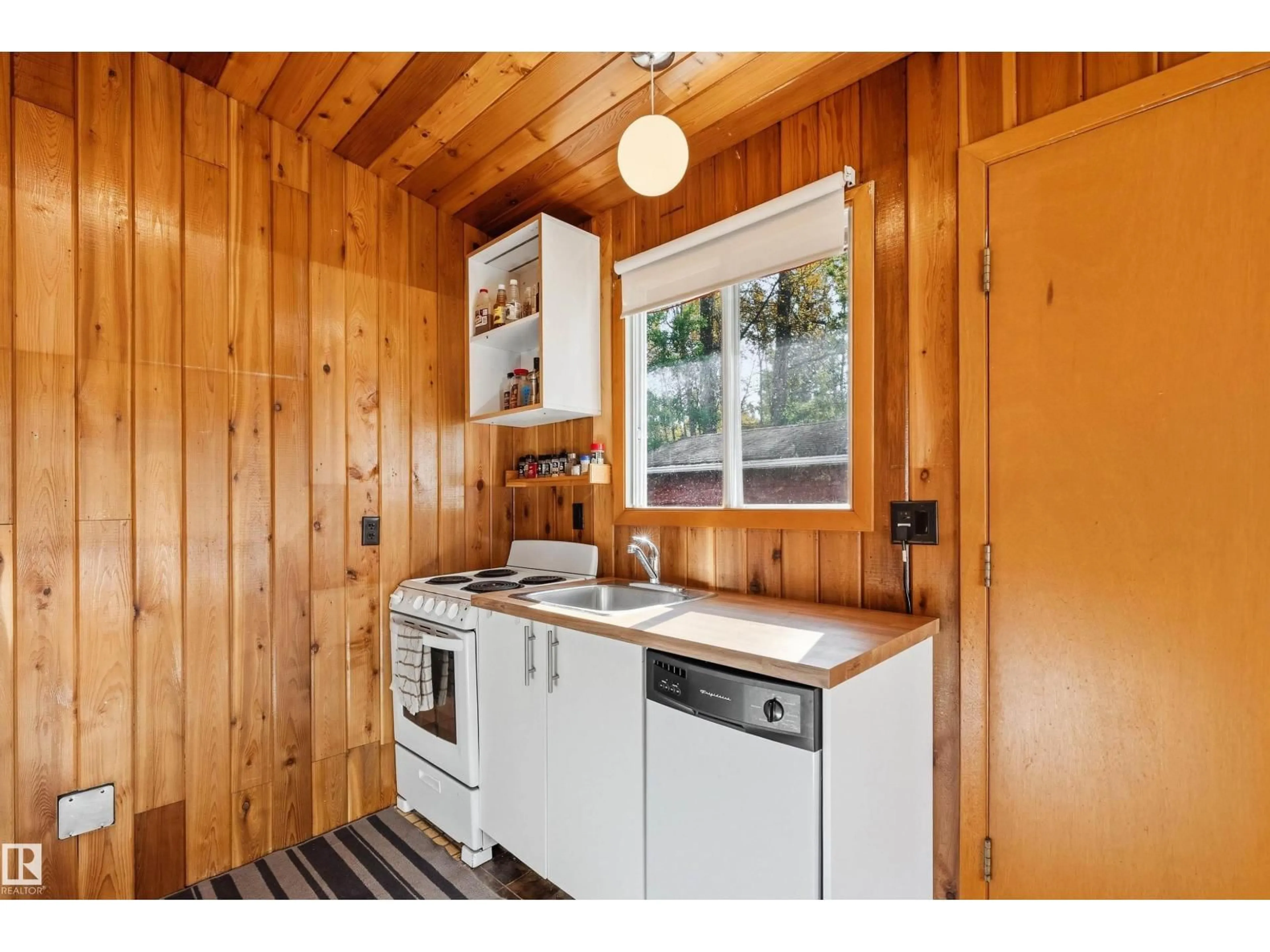 Standard kitchen, wood/laminate floor for 47422 - 2270 RGE RD 14, Rural Leduc County Alberta T0C2P0