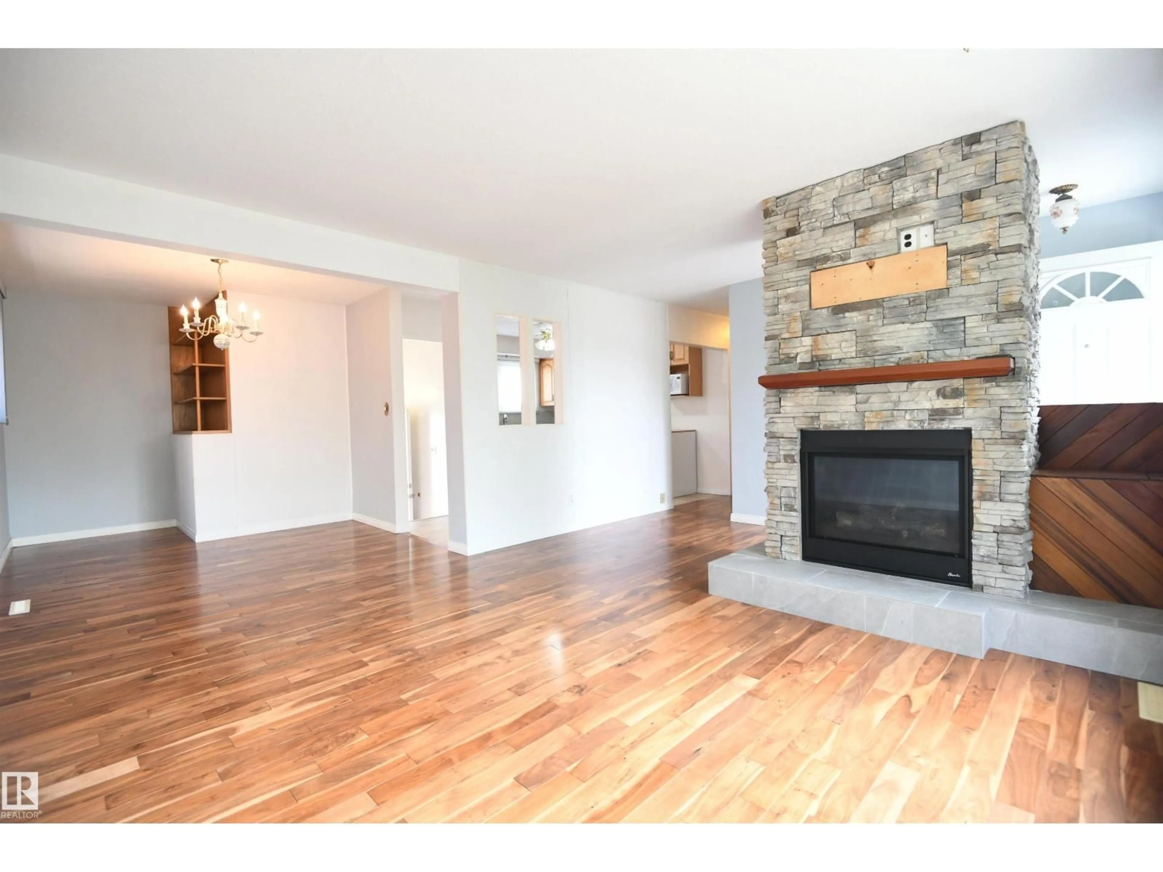 Unknown for 10243 42 ST, Edmonton Alberta T6A1T3