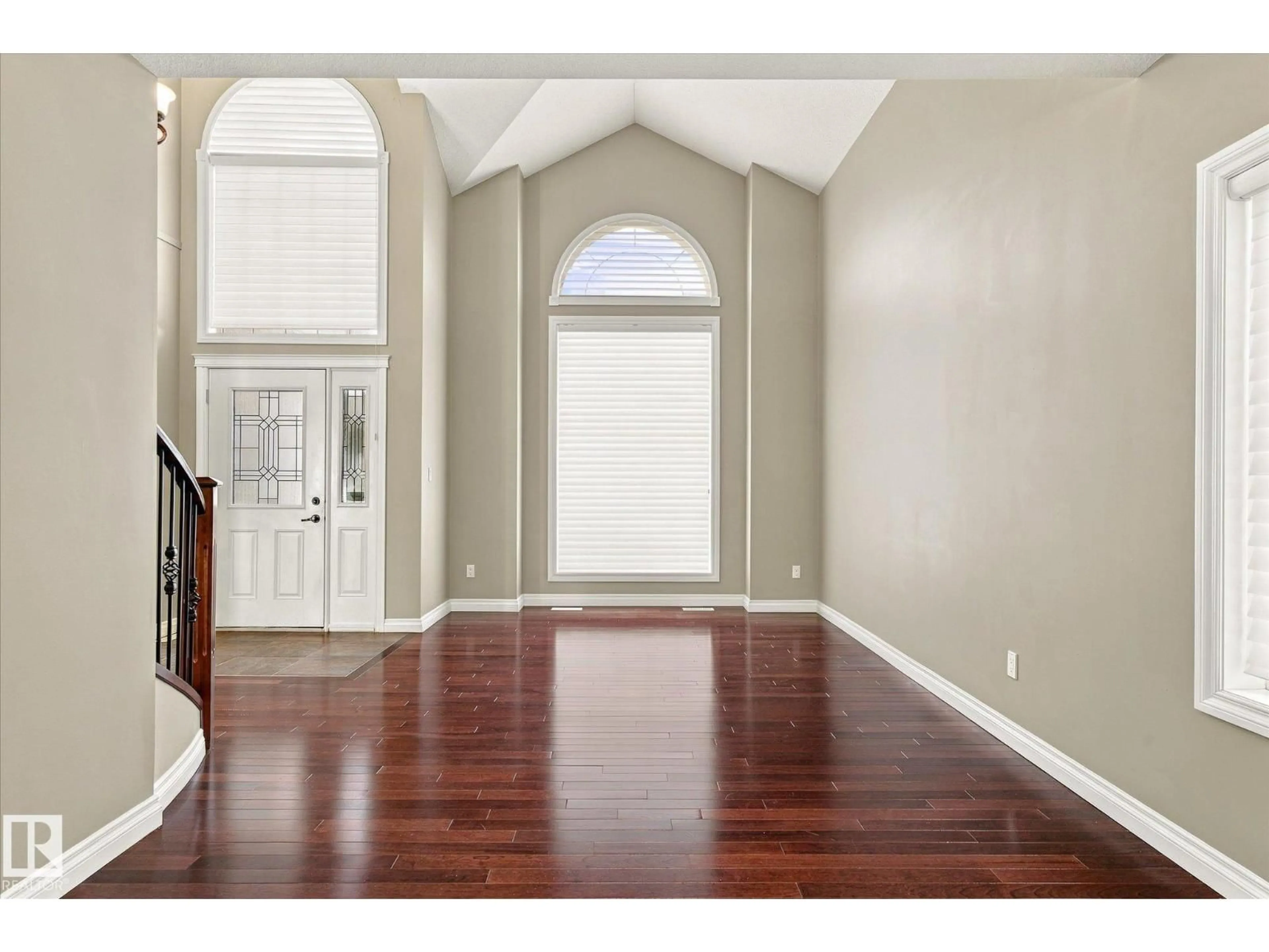 Indoor entryway for 1240 TREDGER CO, Edmonton Alberta T6R0B1