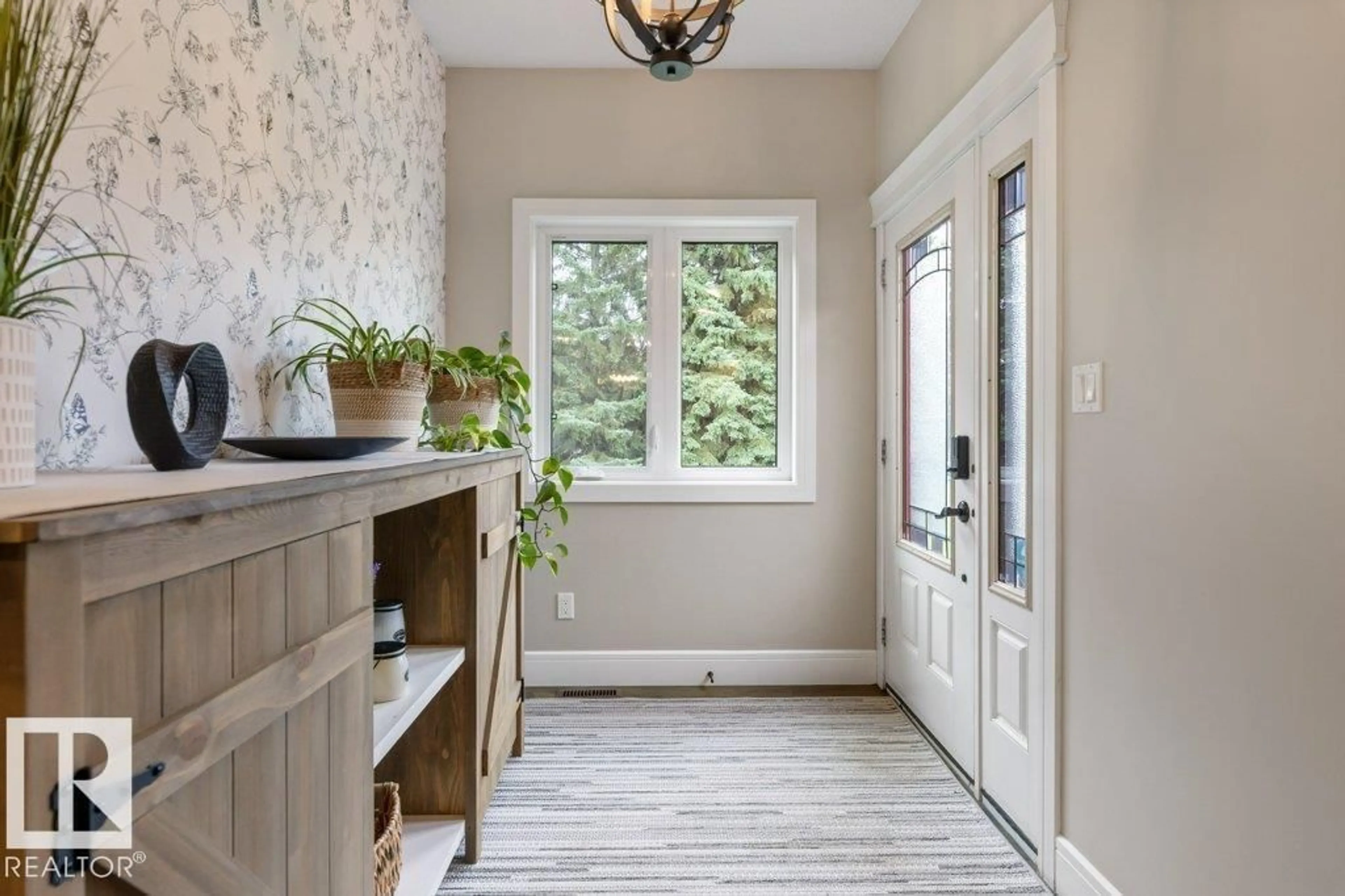 Indoor entryway for 50 53417 RGE ROAD 14, Rural Parkland County Alberta T7Y0B5
