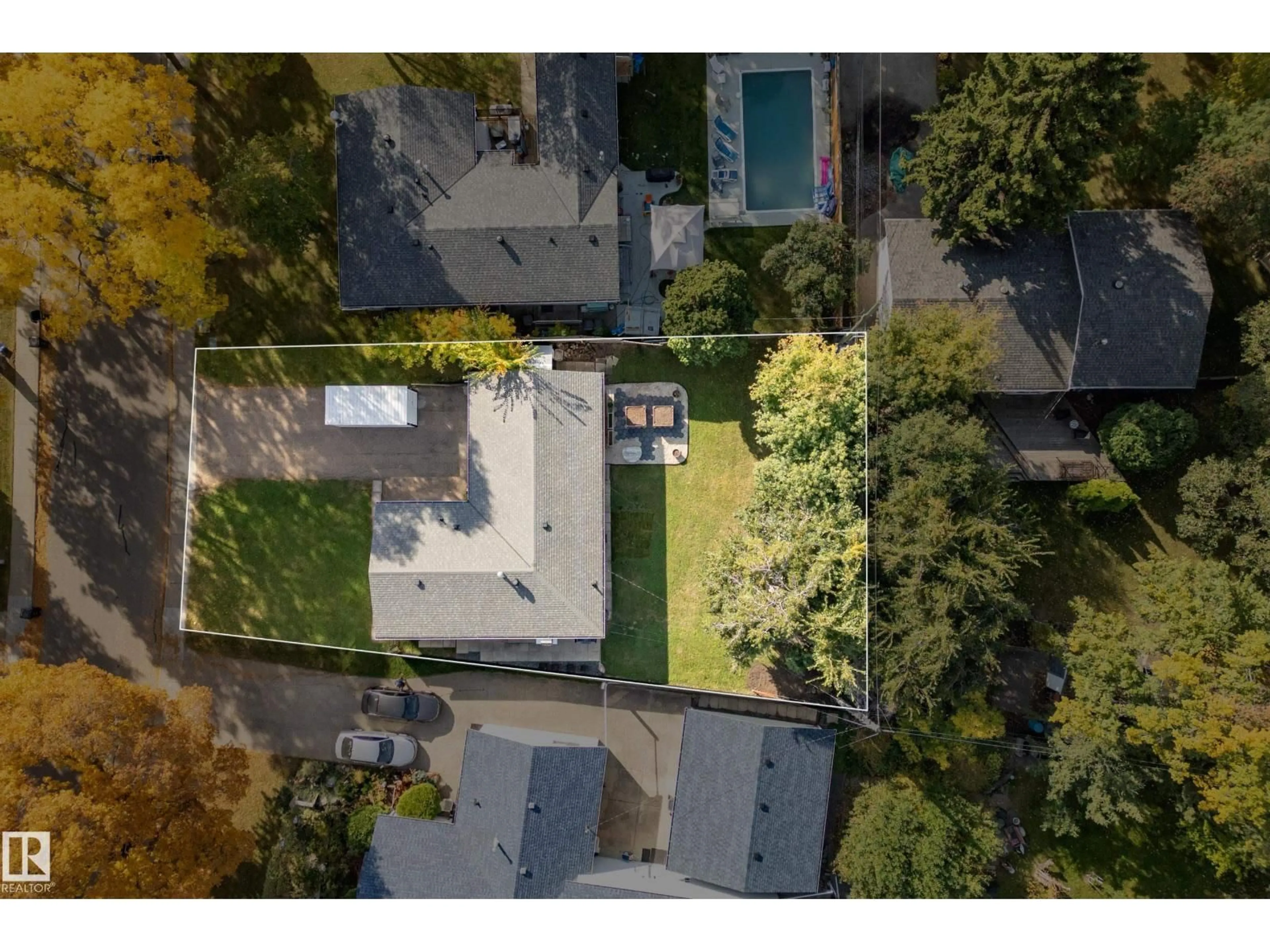 A pic from outside/outdoor area/front of a property/back of a property/a pic from drone, street for 146 WILLOW ST, Sherwood Park Alberta T8A1P4