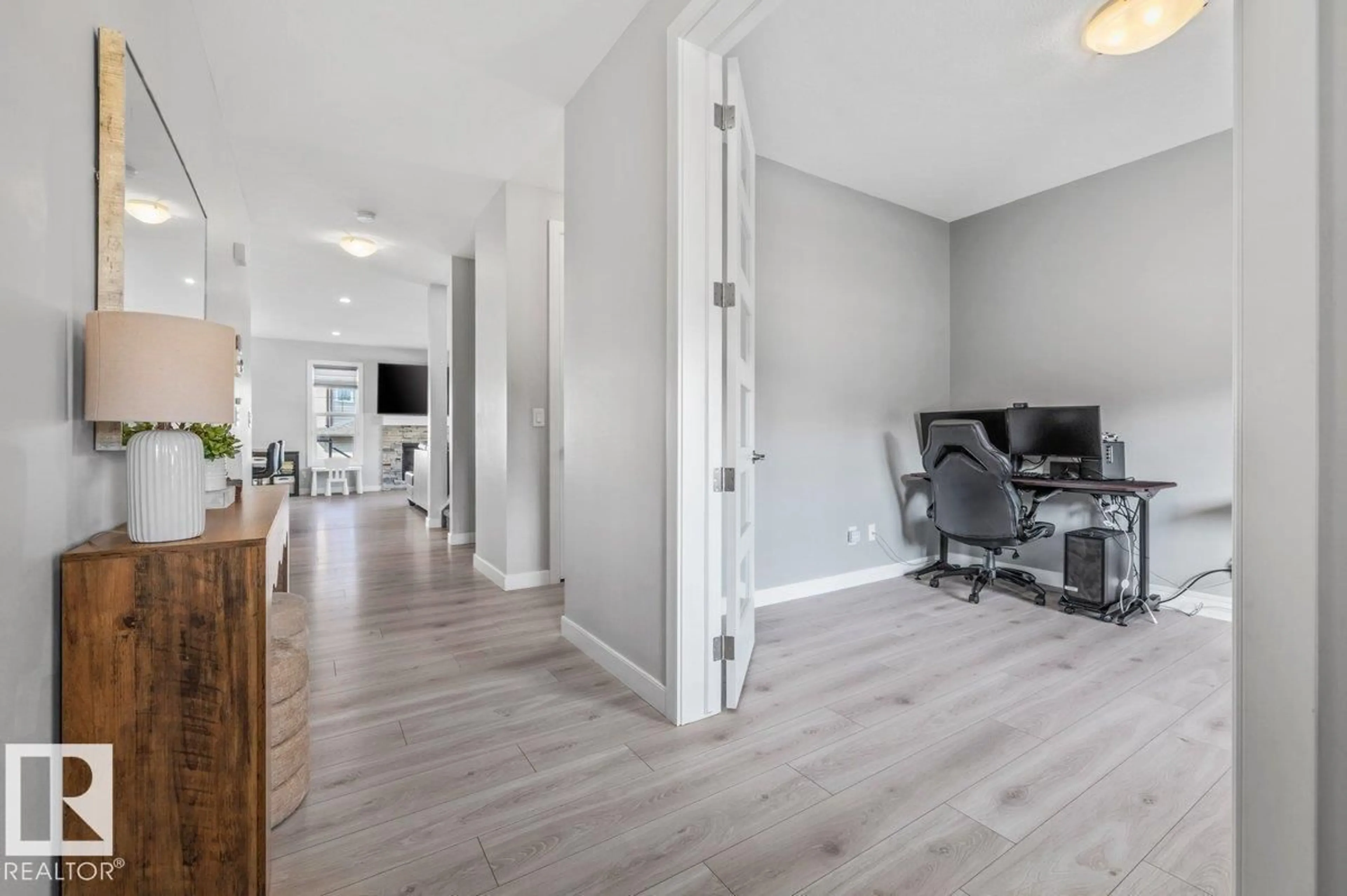 Indoor entryway for 91 ROSEMOUNT BV, Beaumont Alberta T4X1Z6