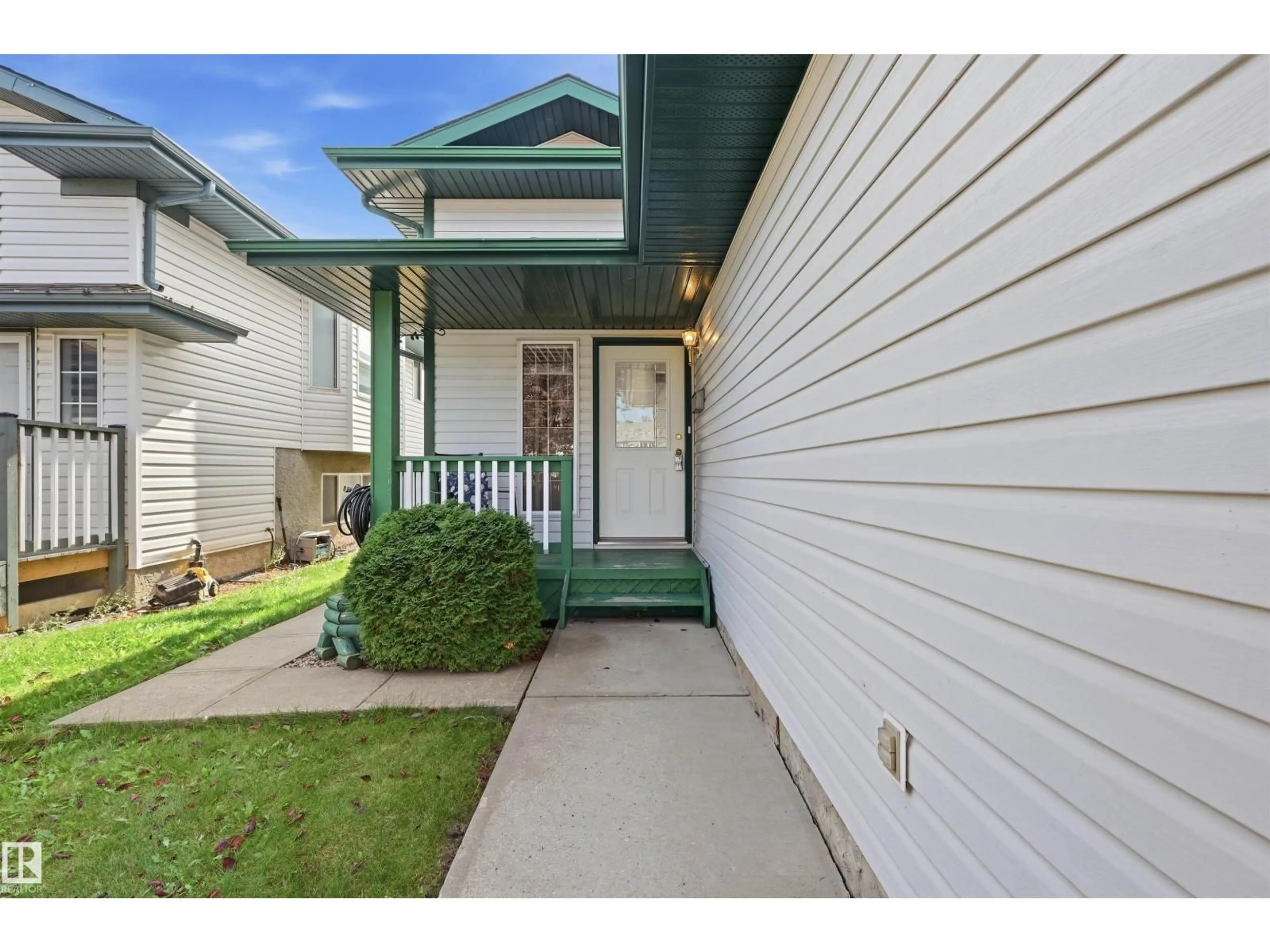 Unknown for 11615 8 AV, Edmonton Alberta T6J6Z8