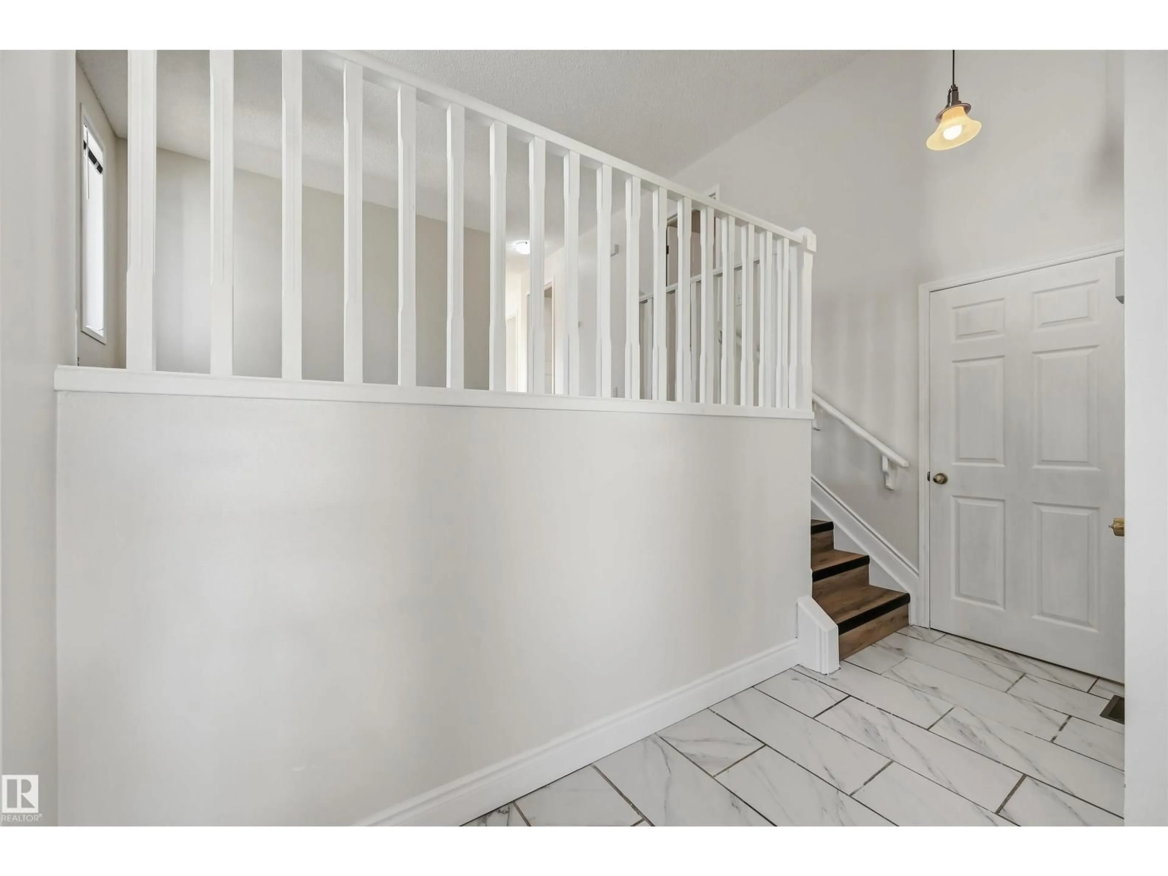 Indoor entryway for 11615 8 AV, Edmonton Alberta T6J6Z8