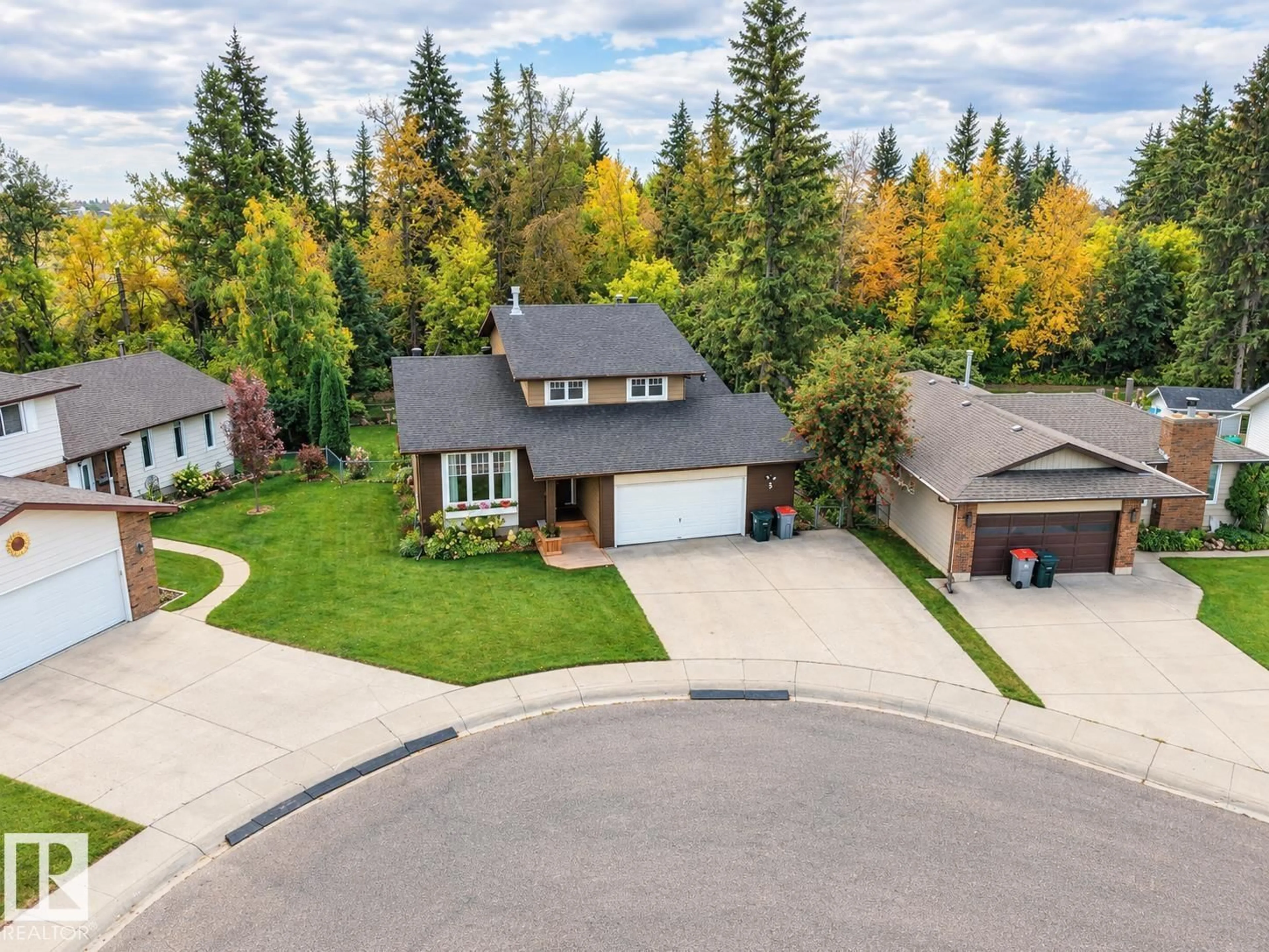 A pic from outside/outdoor area/front of a property/back of a property/a pic from drone, street for 3 ARMBRUSTER TC, Stony Plain Alberta T7Z1G7