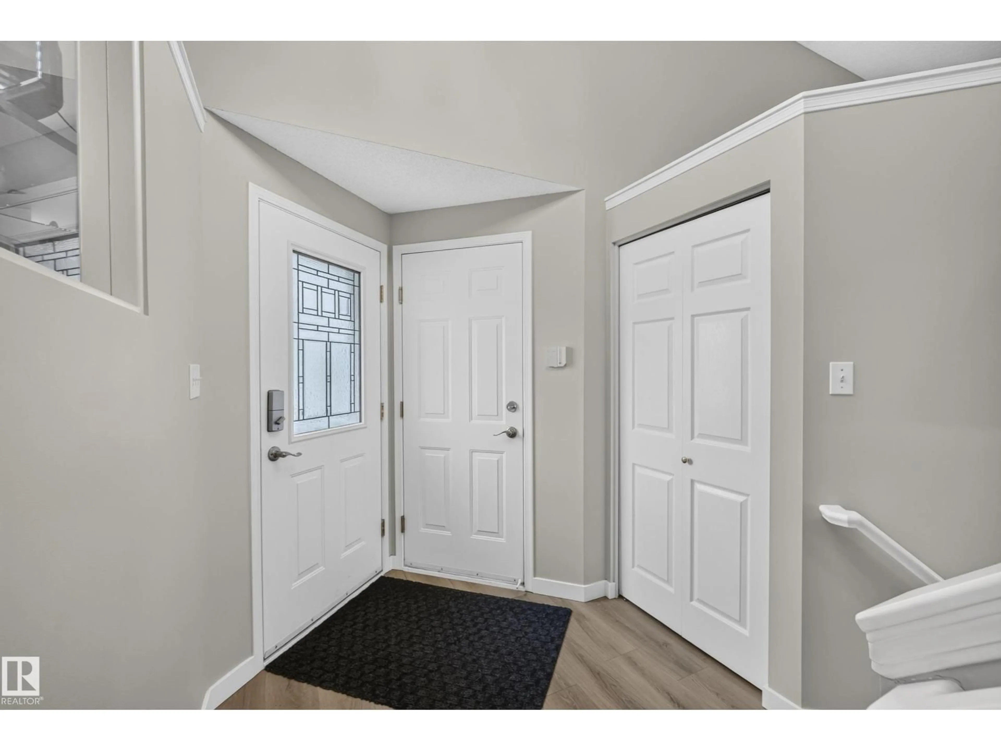 Indoor entryway for 140 FOXHAVEN CO, Sherwood Park Alberta T8A5X2