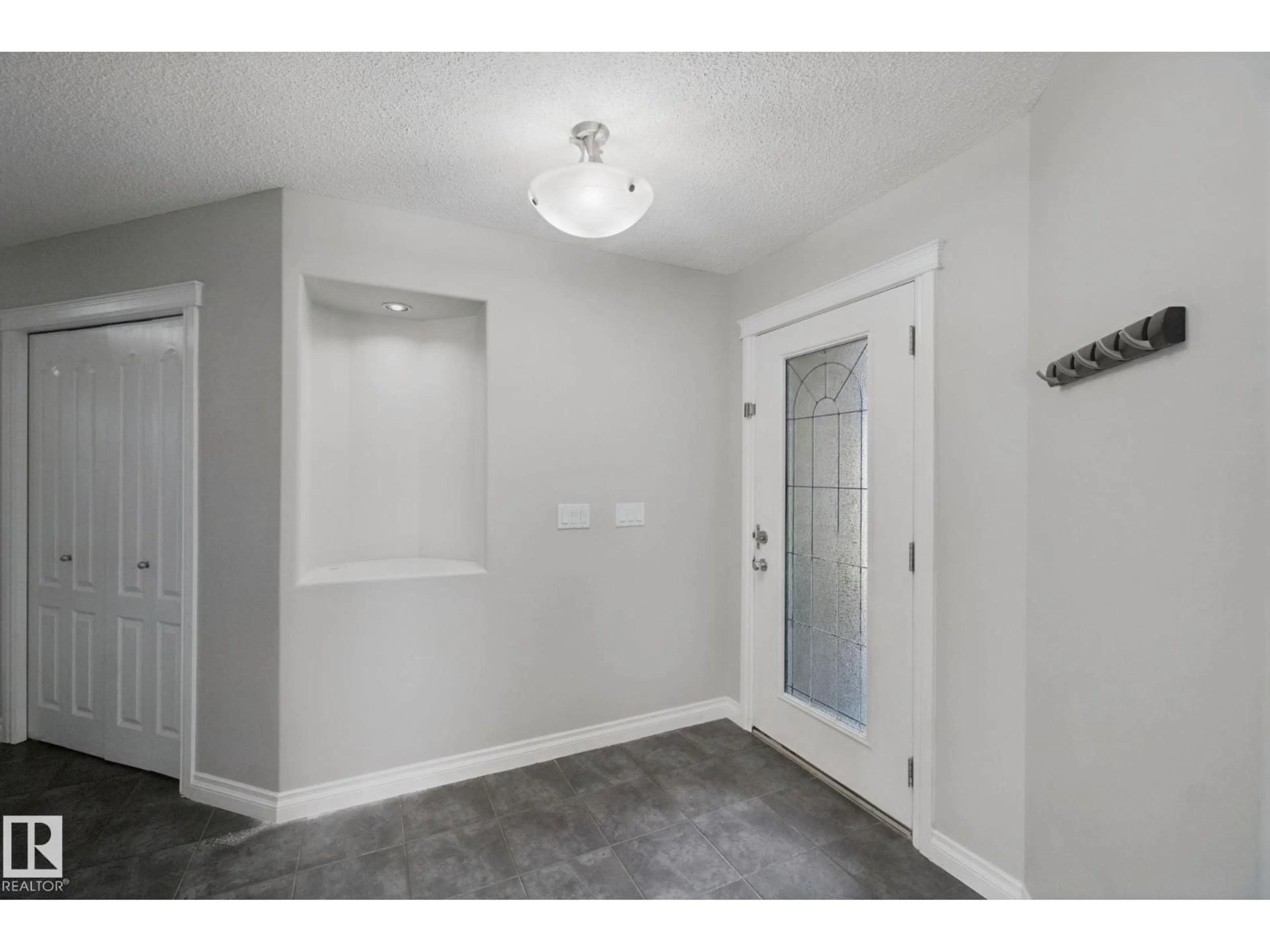 Indoor entryway for 119 CALDWELL WY, Edmonton Alberta T6M2W9