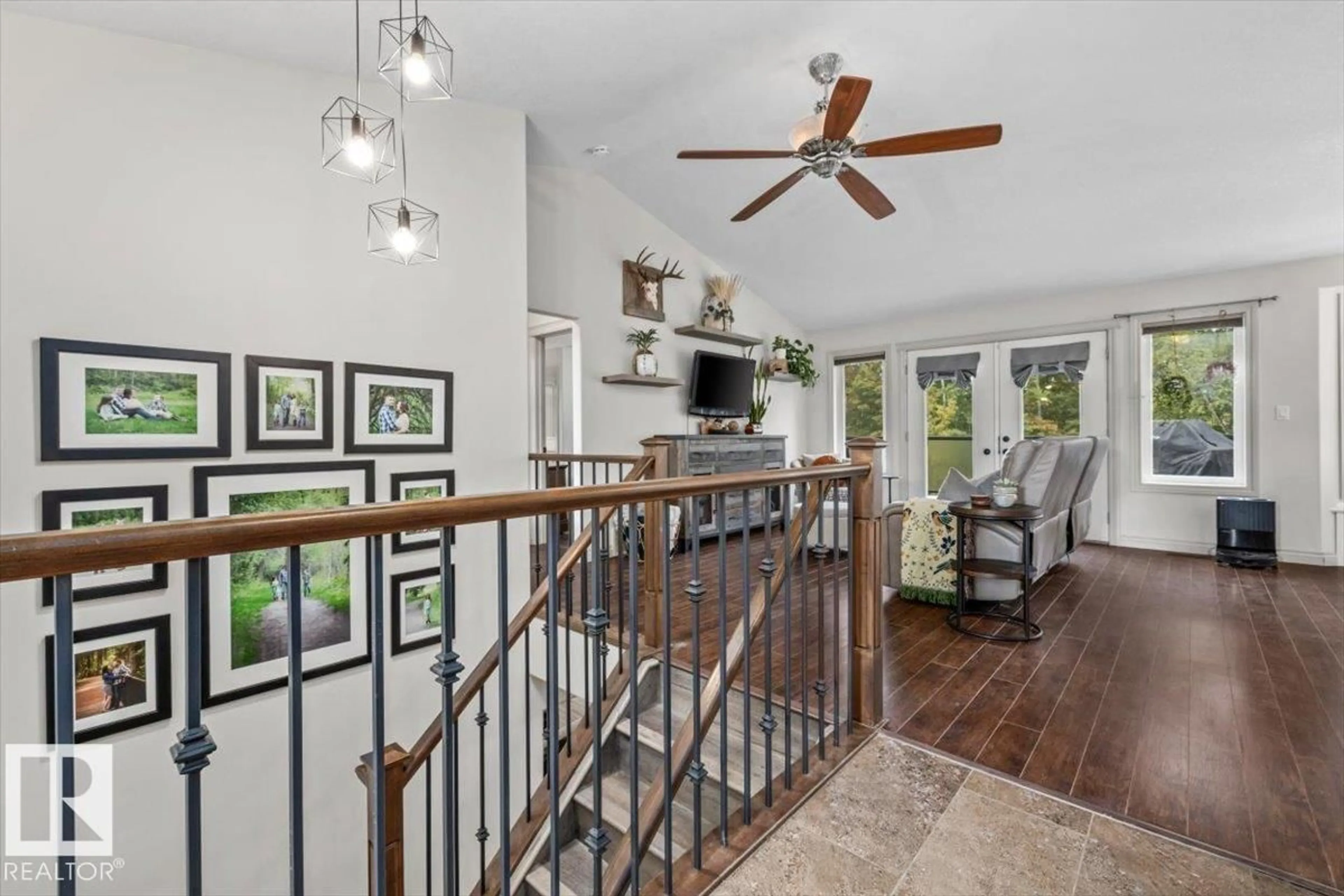 Indoor entryway for 21 - 53417 RANGE ROAD 14, Rural Parkland County Alberta T7Z1X2