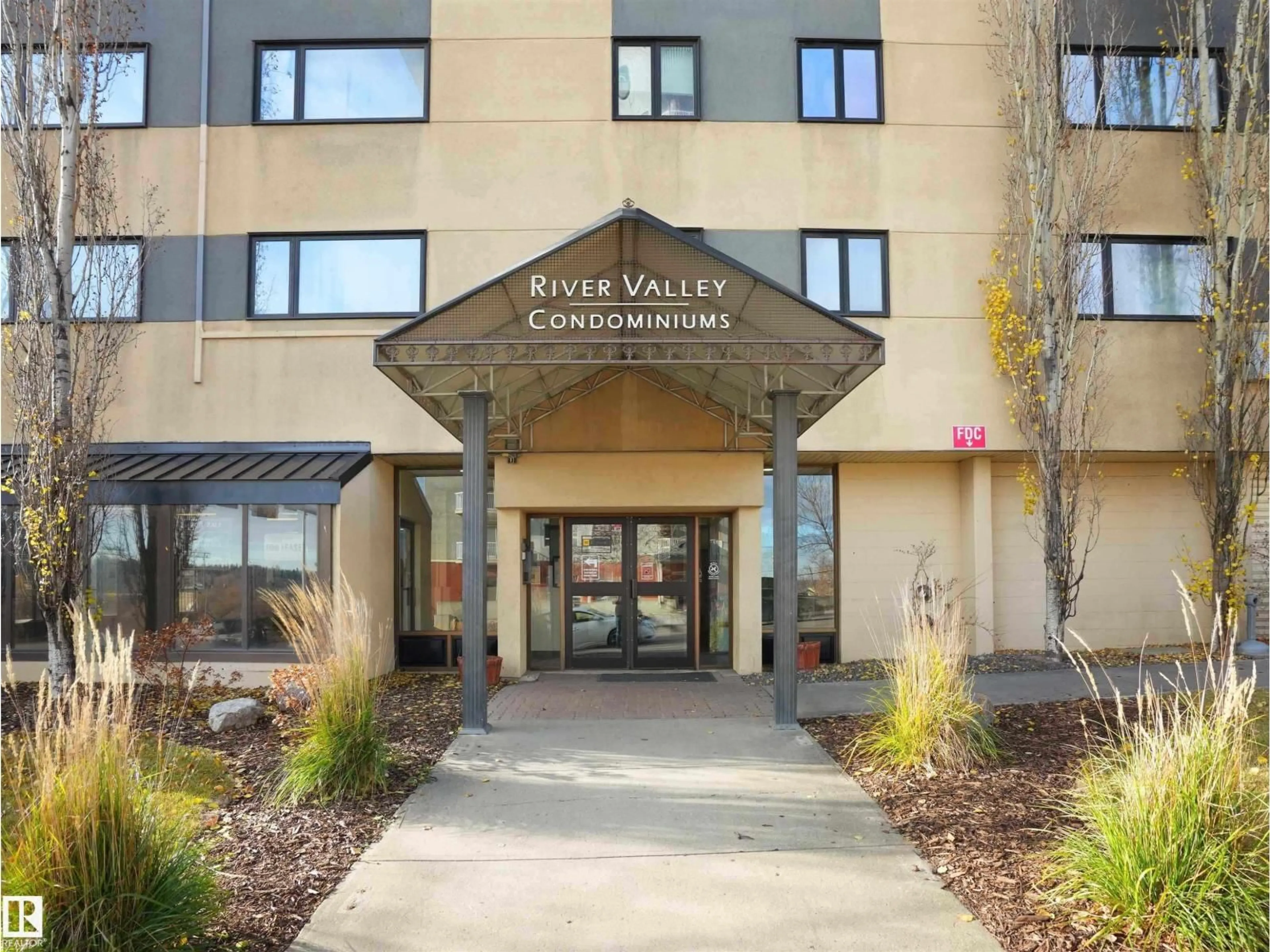Indoor foyer for #403 - 9710 105 ST, Edmonton Alberta T5K1A4