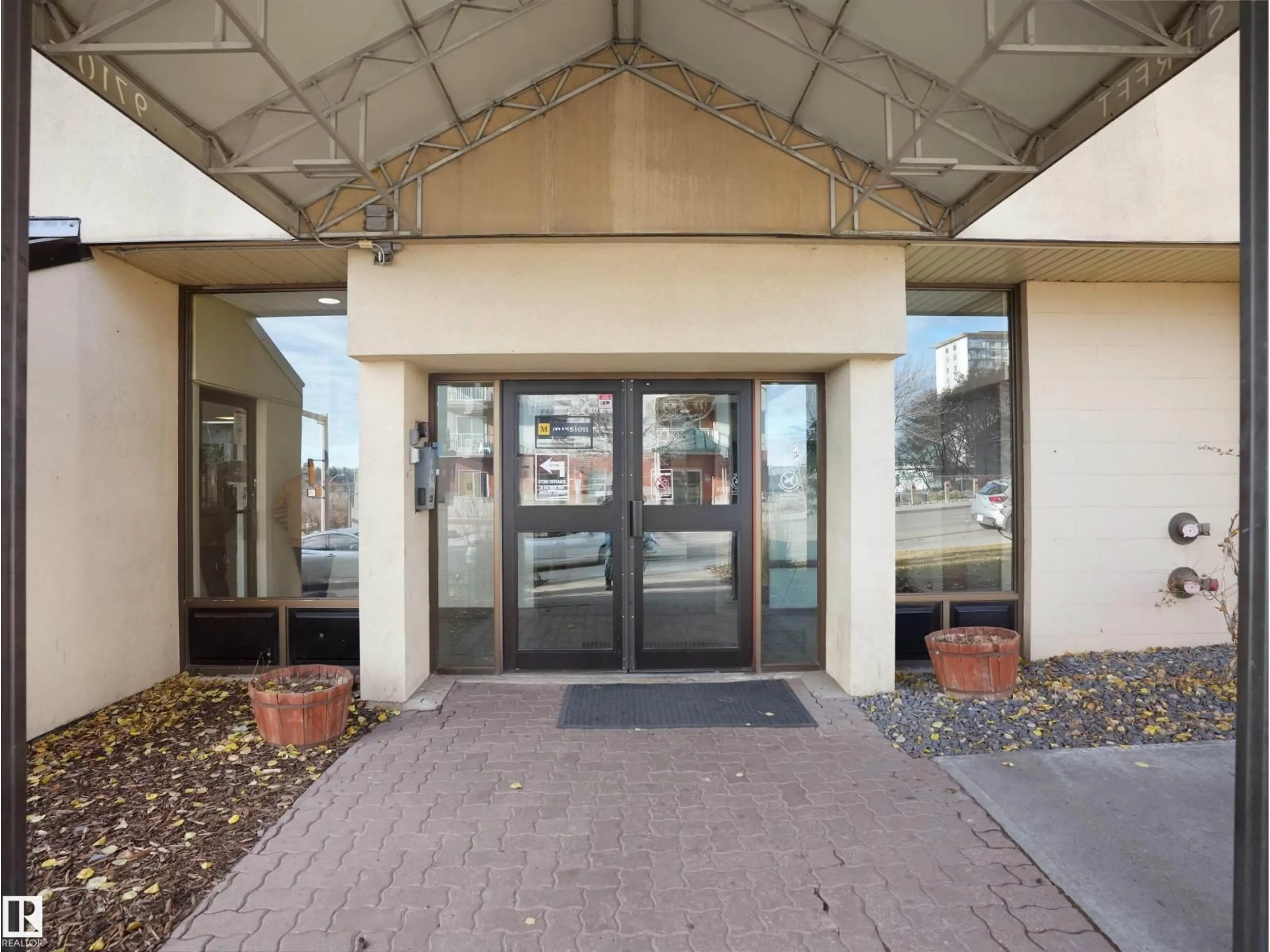 Indoor foyer for #403 - 9710 105 ST, Edmonton Alberta T5K1A4