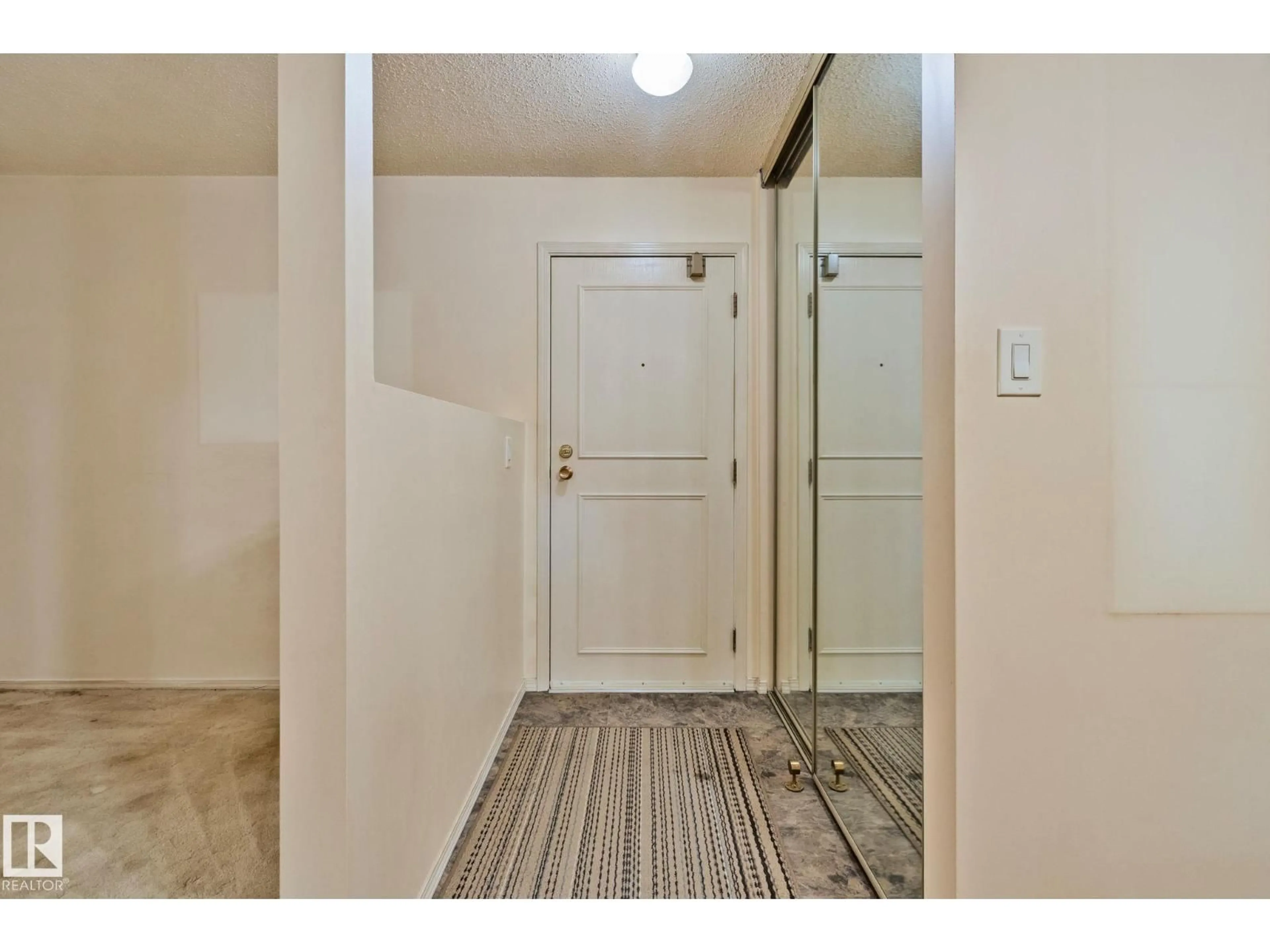 Indoor entryway for #305 - 10335 118 ST, Edmonton Alberta T5K1Y6