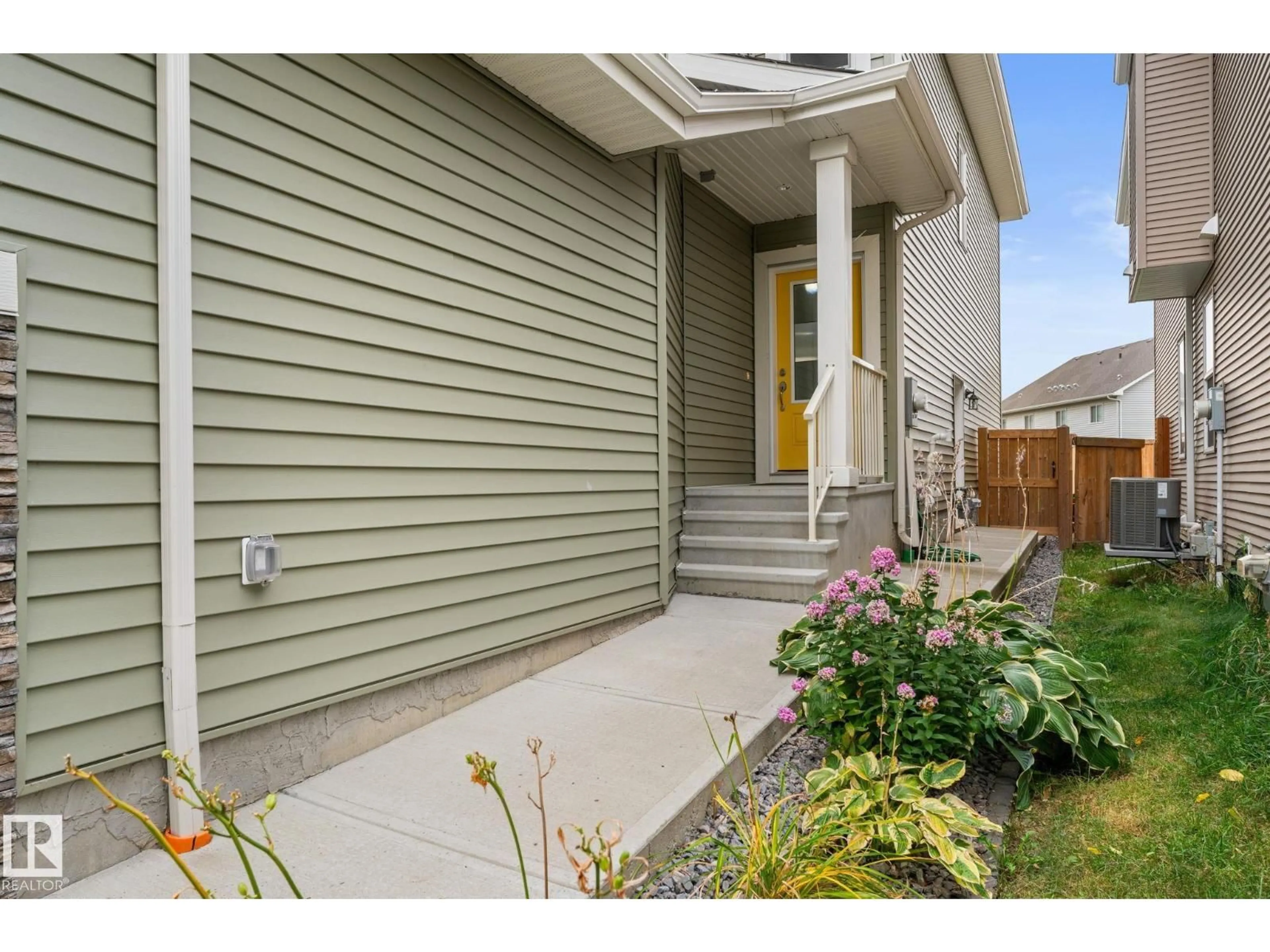 Unknown for 16718 64 ST, Edmonton Alberta T5Y3P8