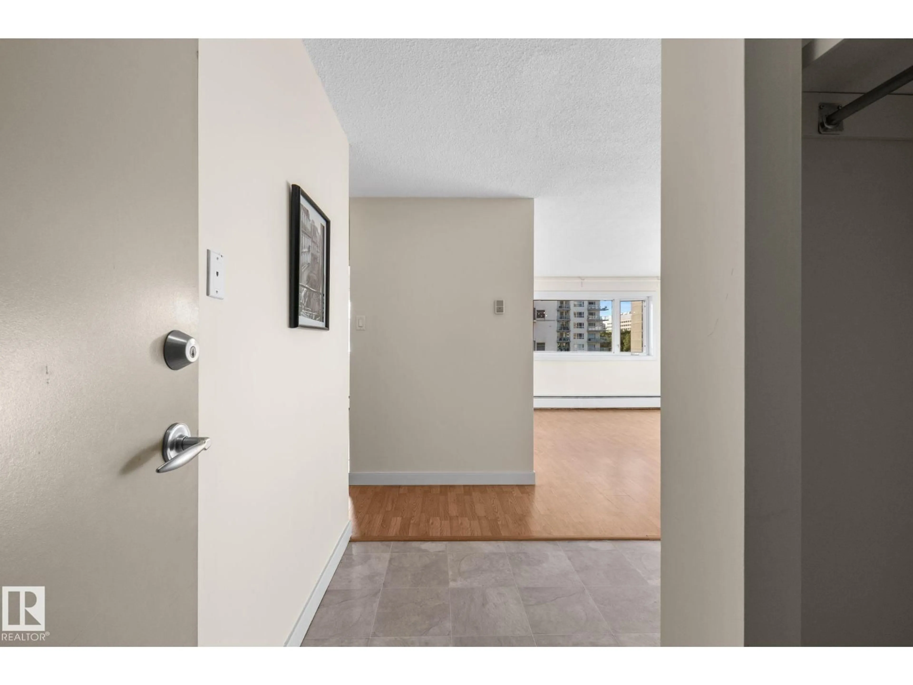 Indoor entryway for 9710 - 1210 105 ST, Edmonton Alberta T5K1A4