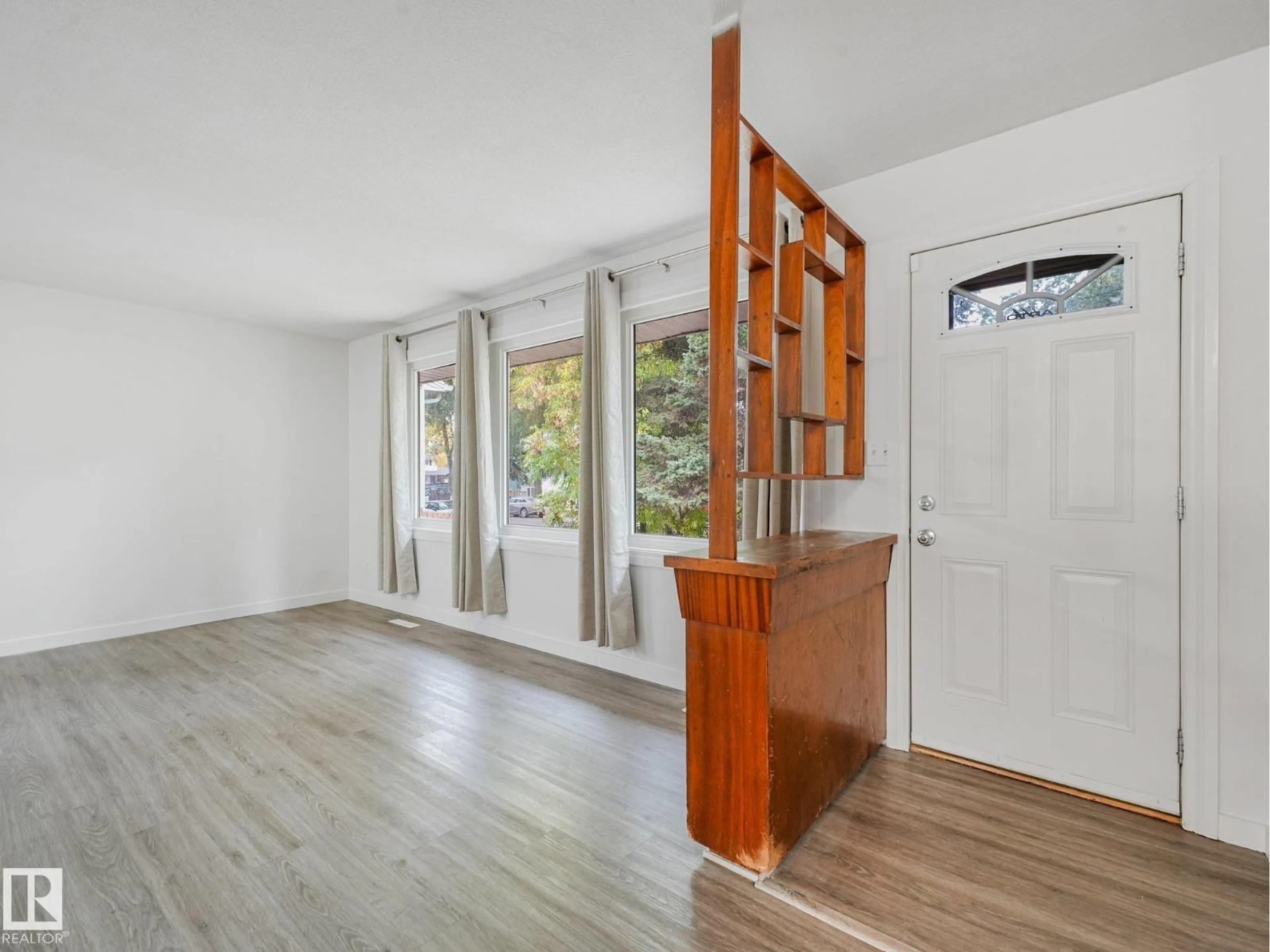 Indoor entryway for 12823 125 ST, Edmonton Alberta T5L0V1