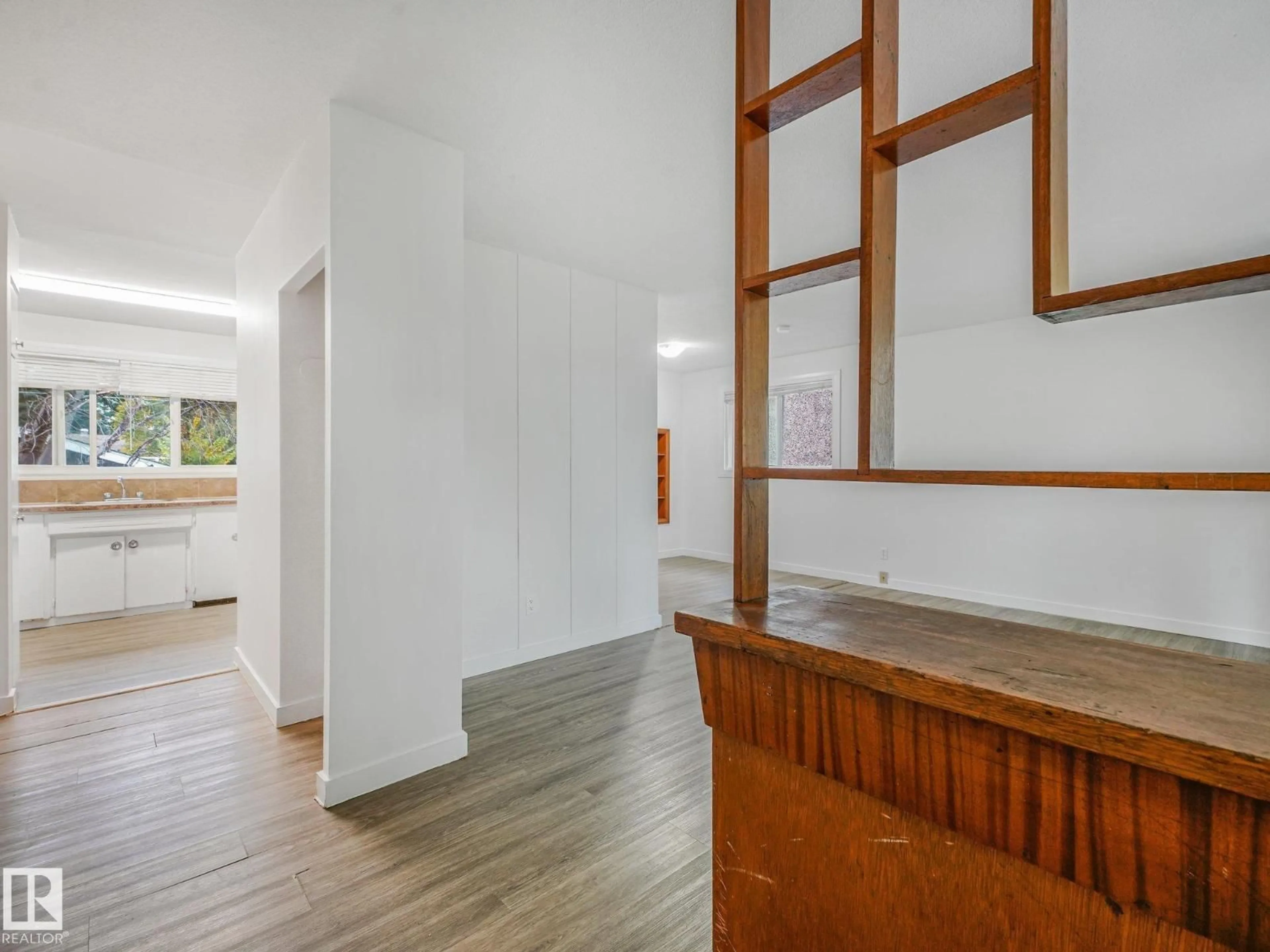 Indoor foyer for 12823 125 ST, Edmonton Alberta T5L0V1