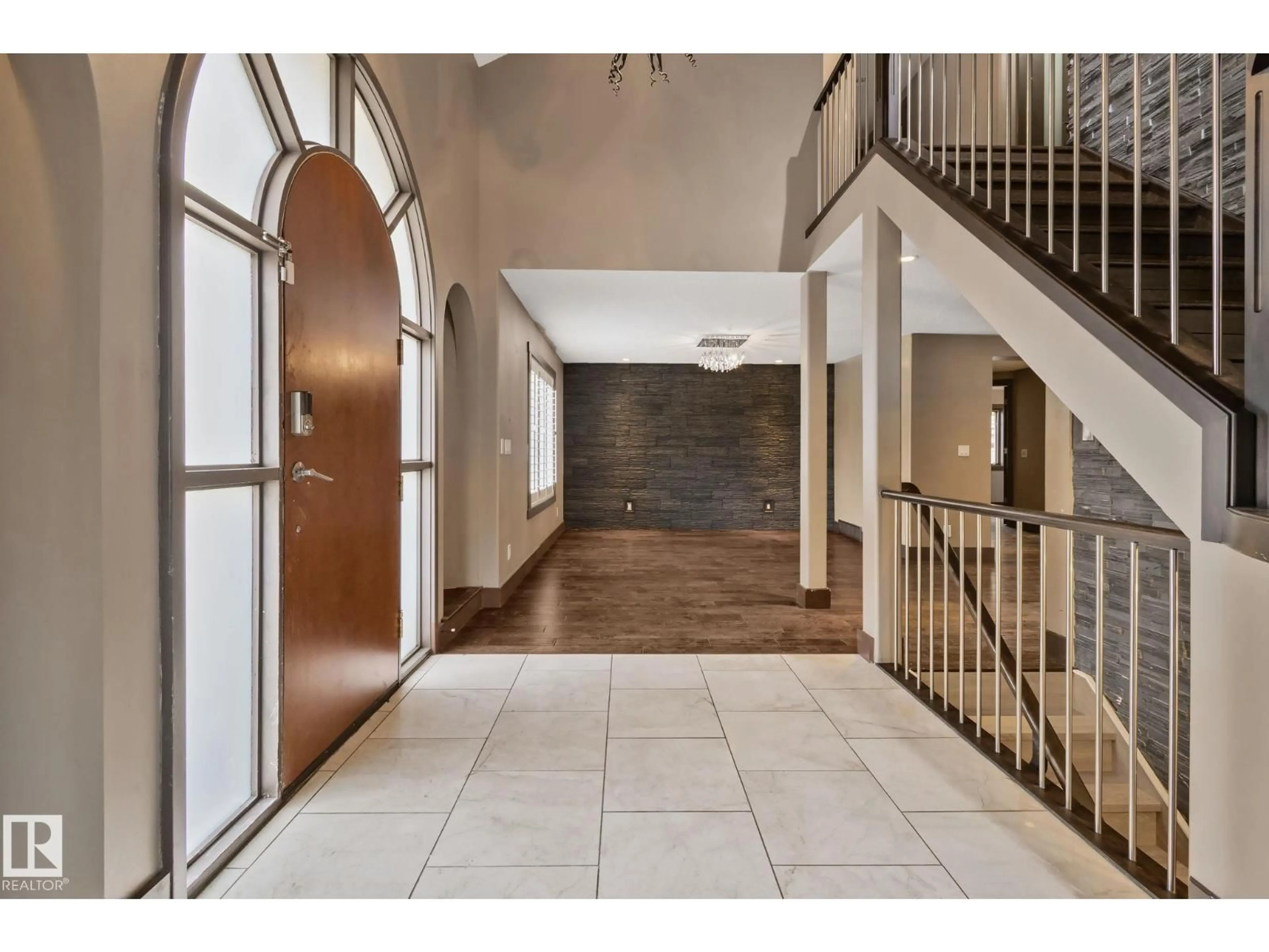 Indoor foyer for 10 ELDORADO DR, St. Albert Alberta T8N5T1