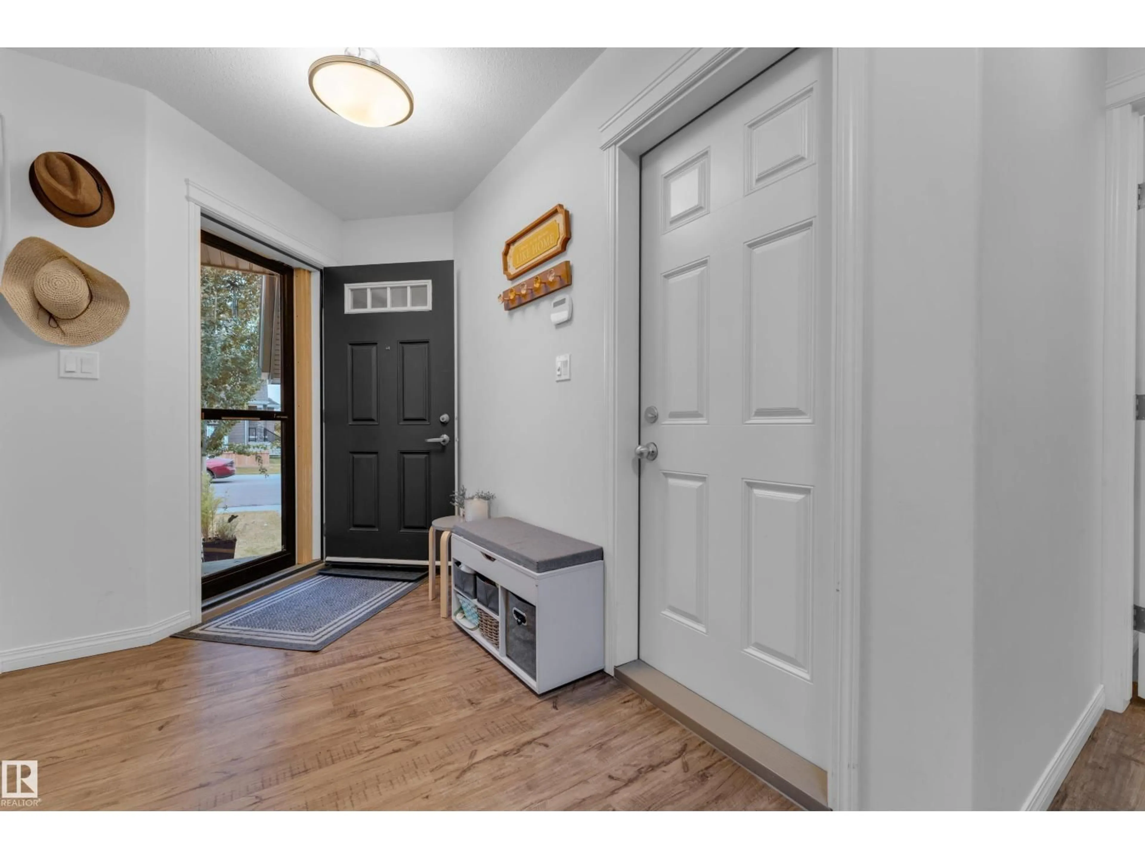 Indoor entryway for 5128 20 AV, Edmonton Alberta T6X1V6