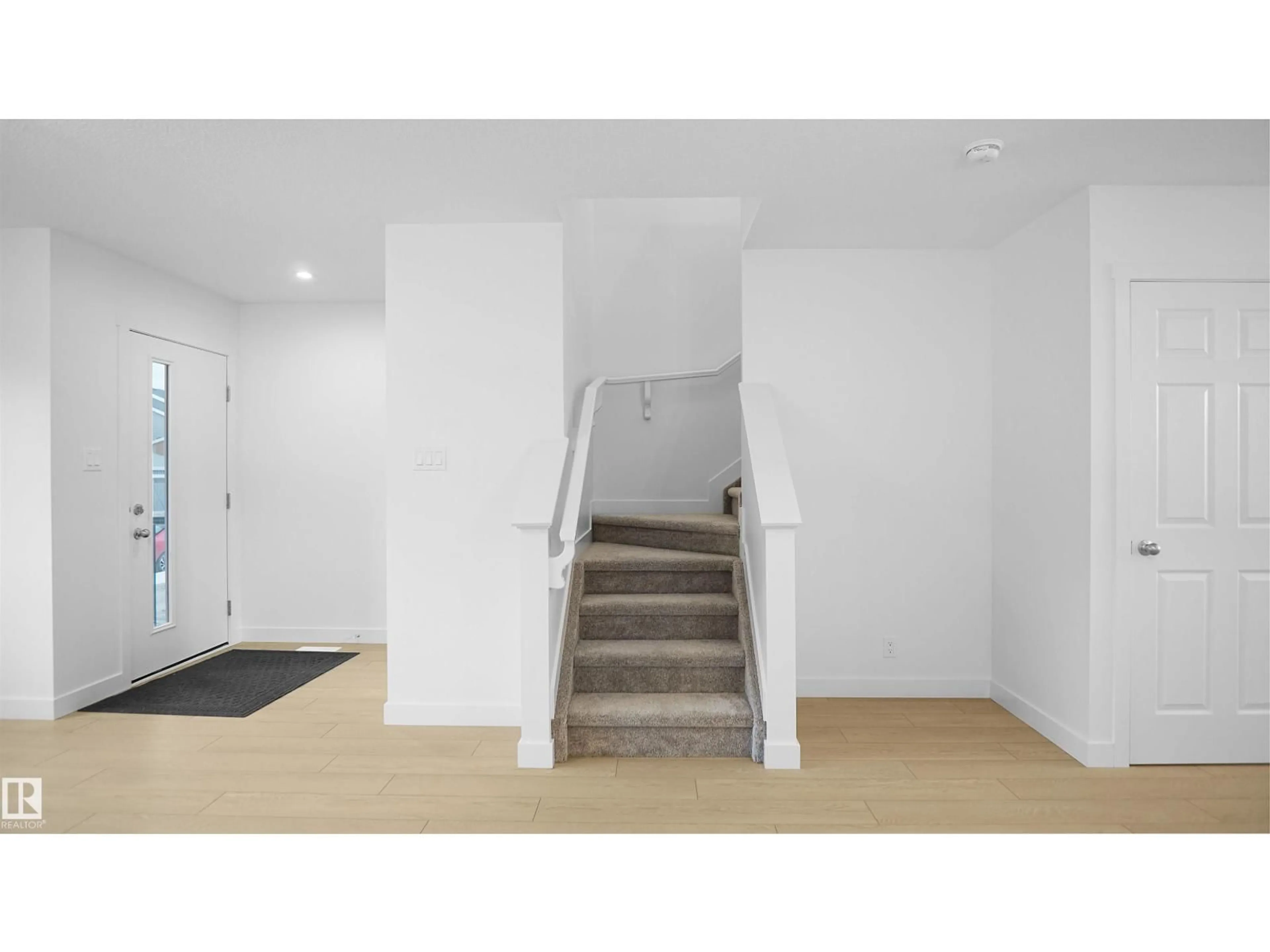 Indoor foyer for NW - 20843 16 AV, Edmonton Alberta T6M3J5