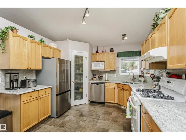 2840 151A AV, Edmonton 5