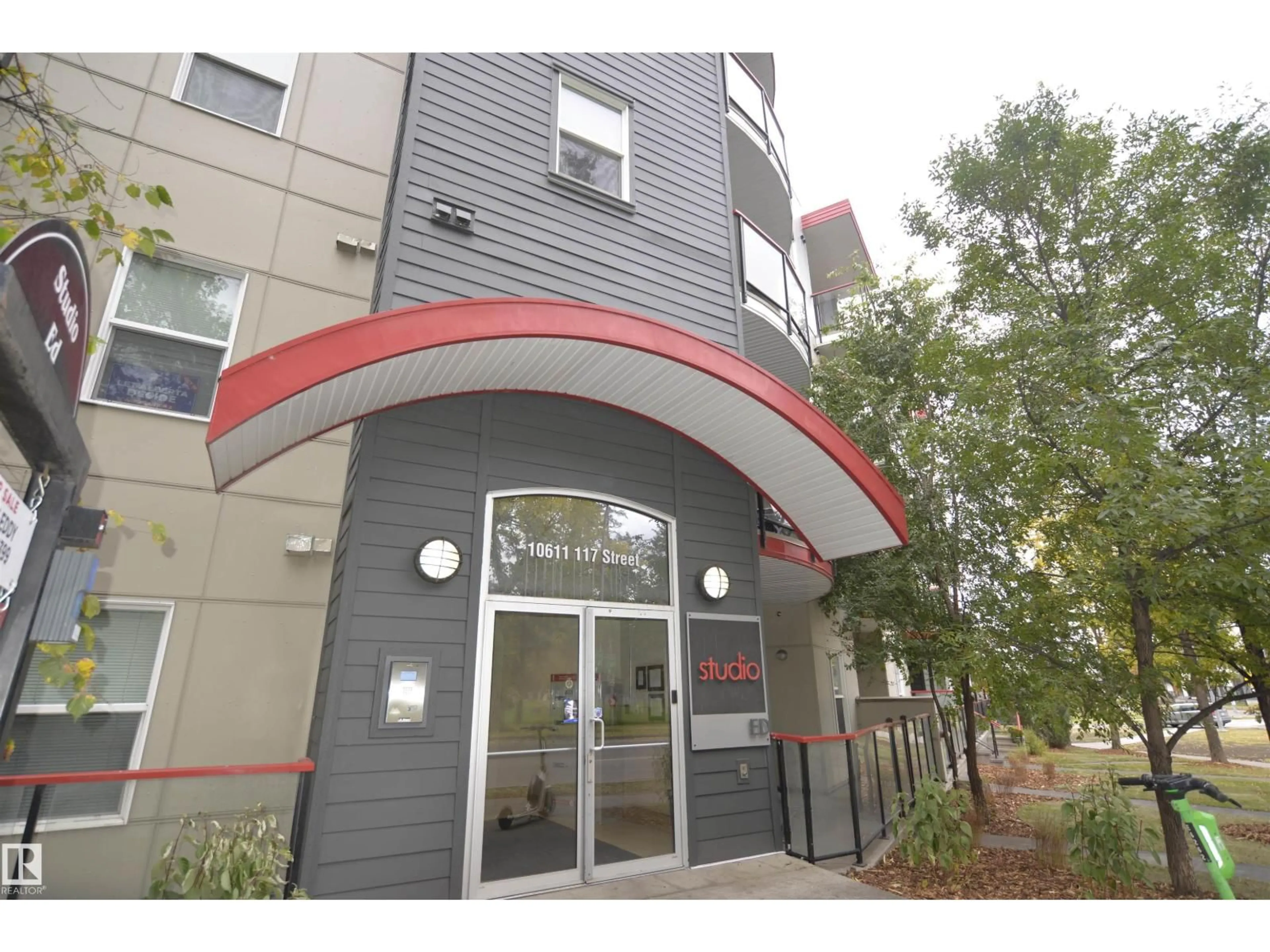Indoor foyer for #304 - 10611 117 ST, Edmonton Alberta T5H0G6
