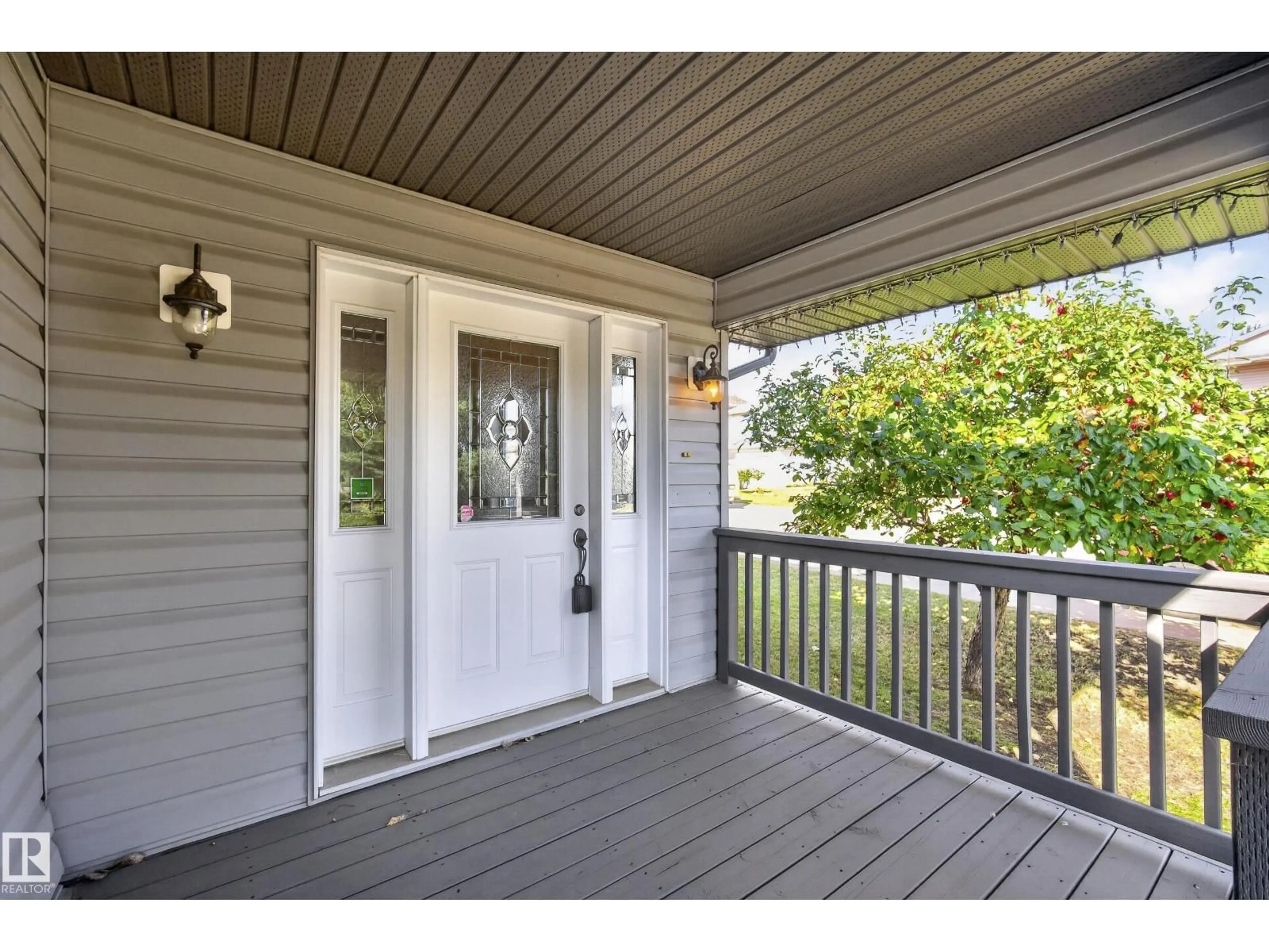 Indoor entryway for 15216 49 ST, Edmonton Alberta T5Y3C1