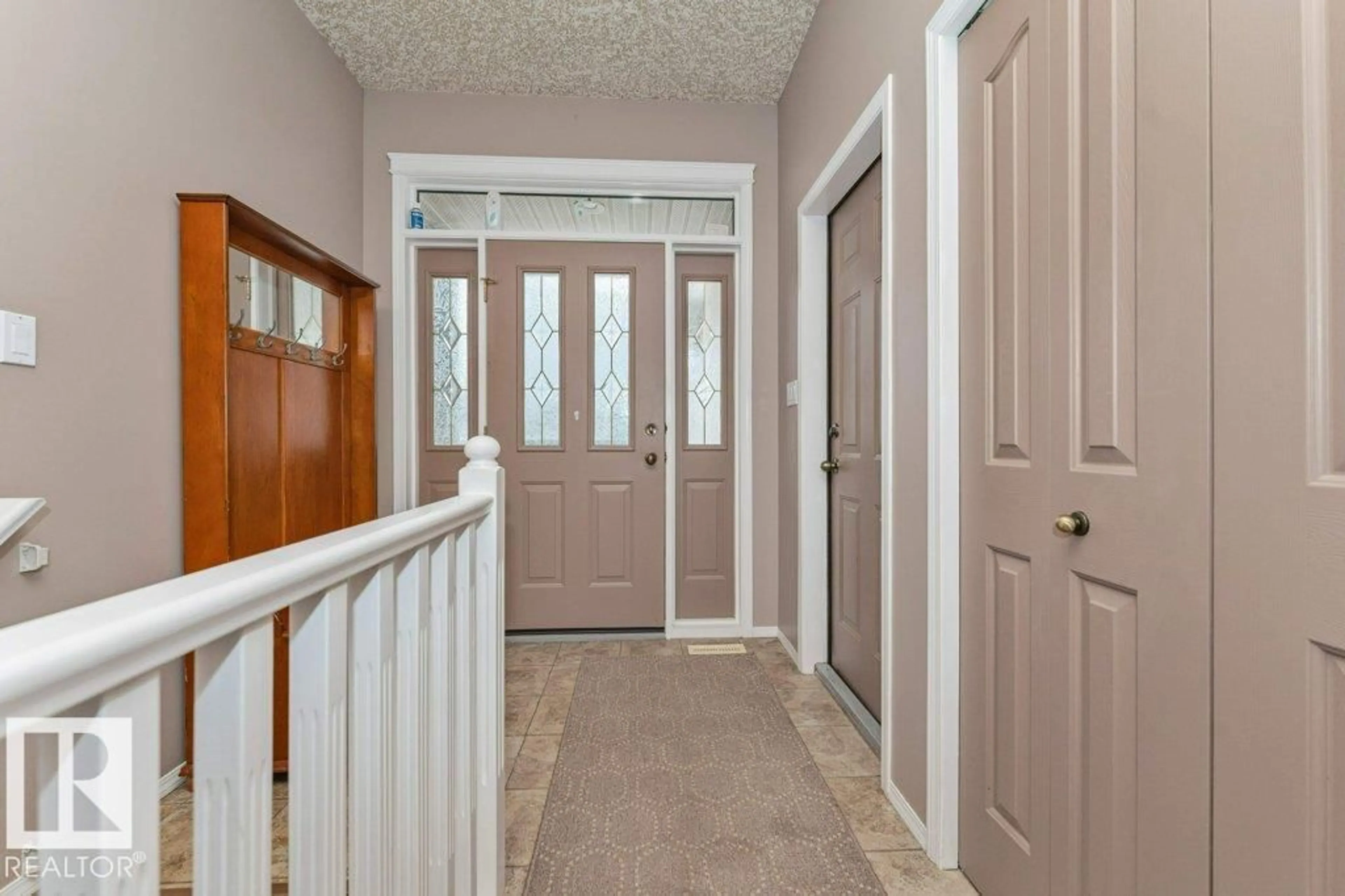 Indoor entryway for 16532 75 ST, Edmonton Alberta T5Z3R1