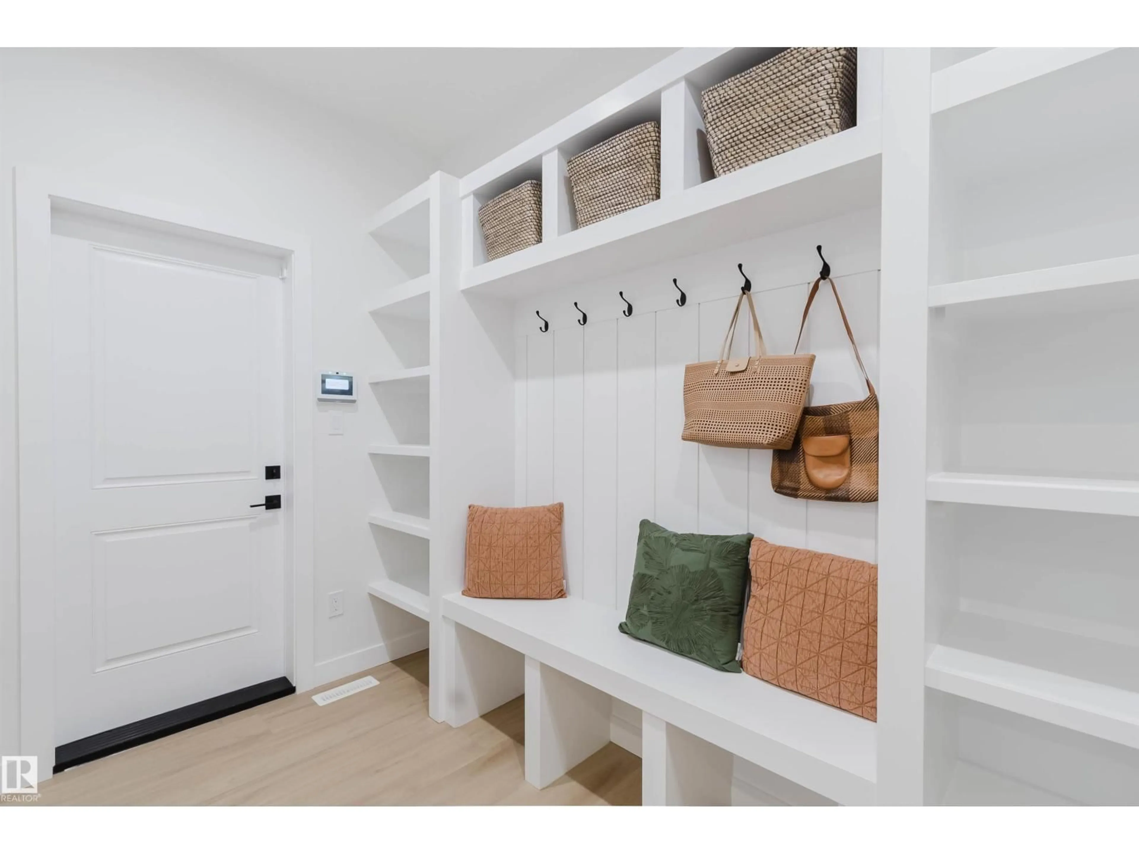 Indoor entryway for 3315 CHERNOWSKI WY, Edmonton Alberta T6W5V6
