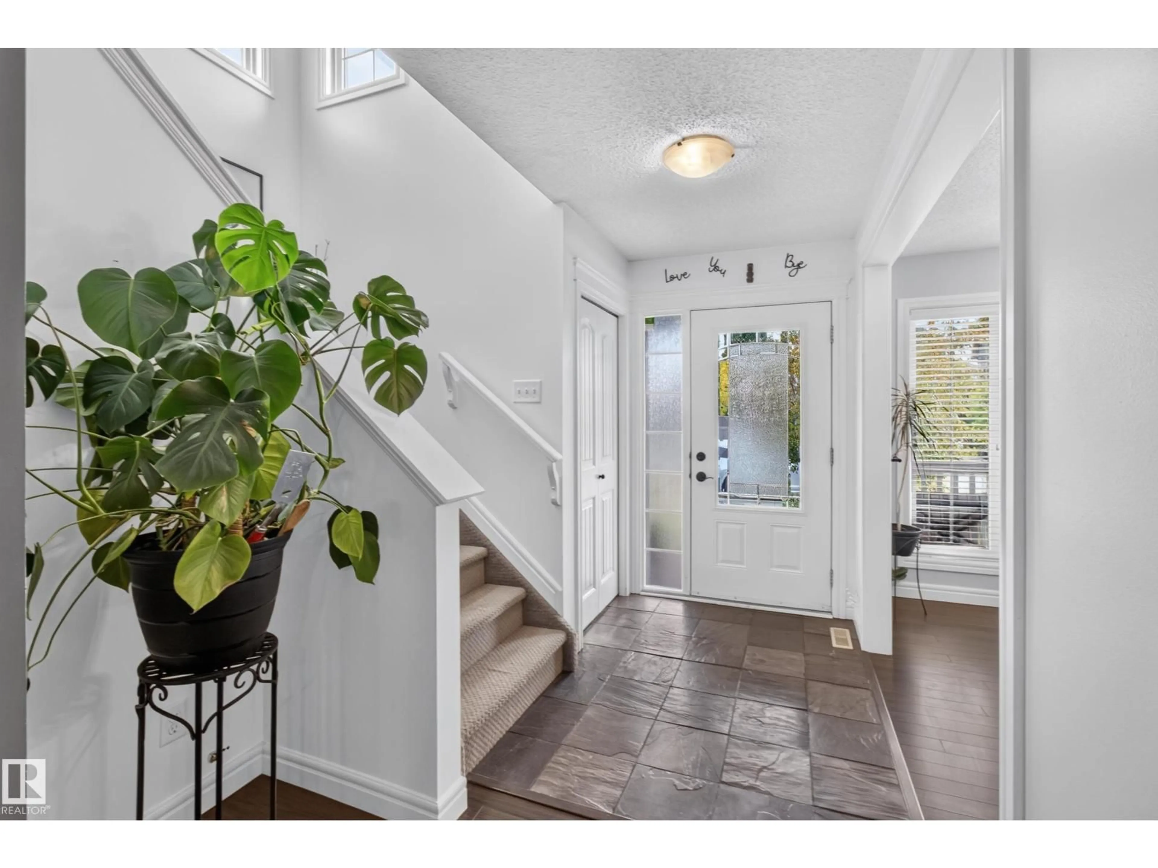 Indoor entryway for 528 STONERIDGE DR, Sherwood Park Alberta T8H0S8