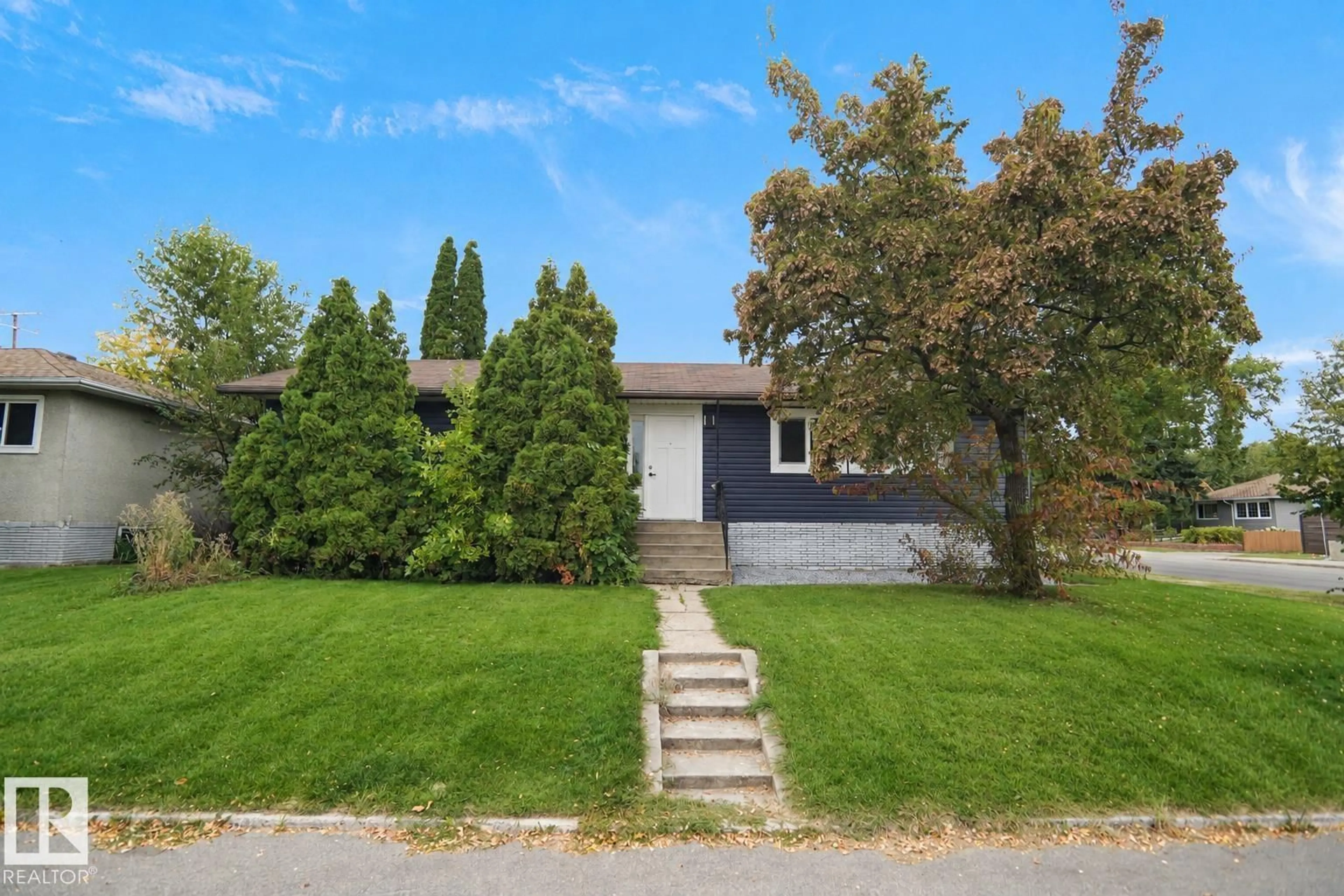 Home with vinyl exterior material, street for 7501 95 AV, Edmonton Alberta T6C1X4