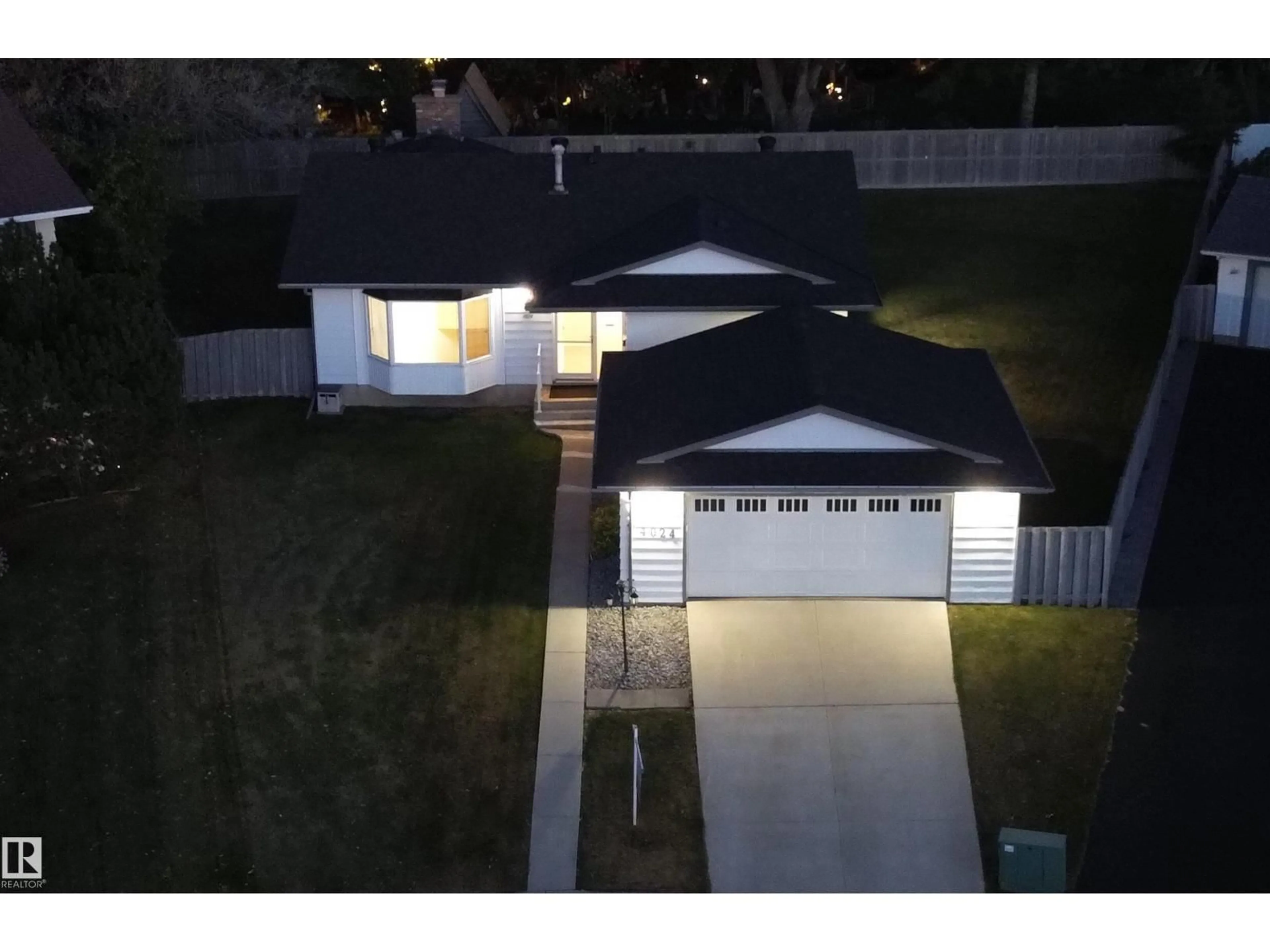 A pic from outside/outdoor area/front of a property/back of a property/a pic from drone, street for 4024 GALLOWAY BA, Sherwood Park Alberta T8A2L4