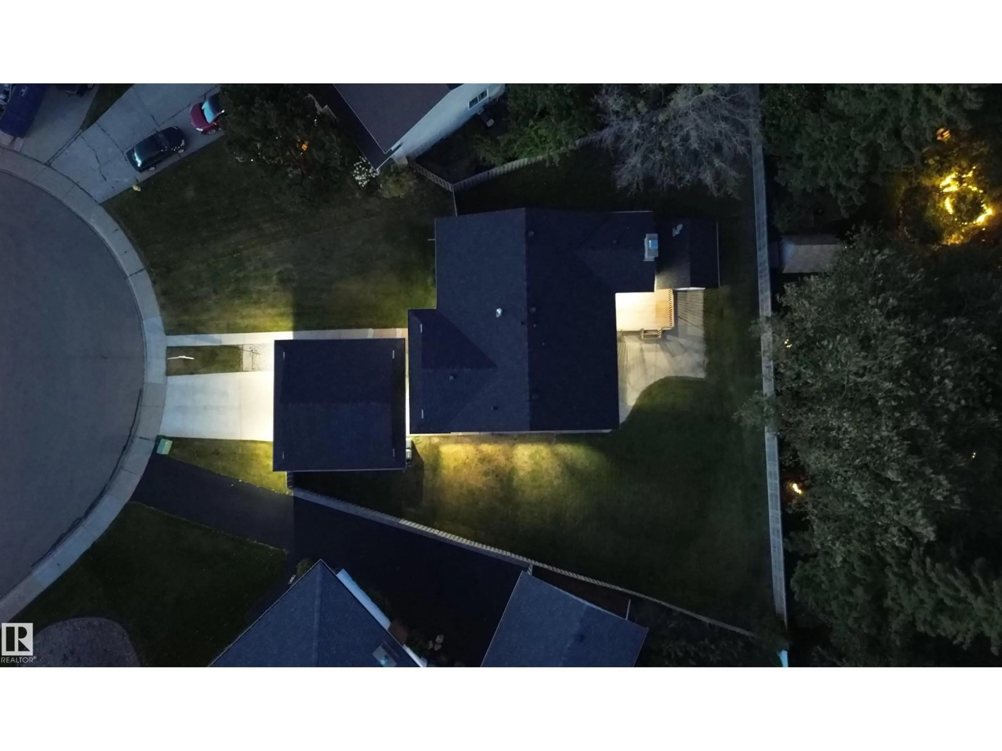 A pic from outside/outdoor area/front of a property/back of a property/a pic from drone, street for 4024 GALLOWAY BA, Sherwood Park Alberta T8A2L4