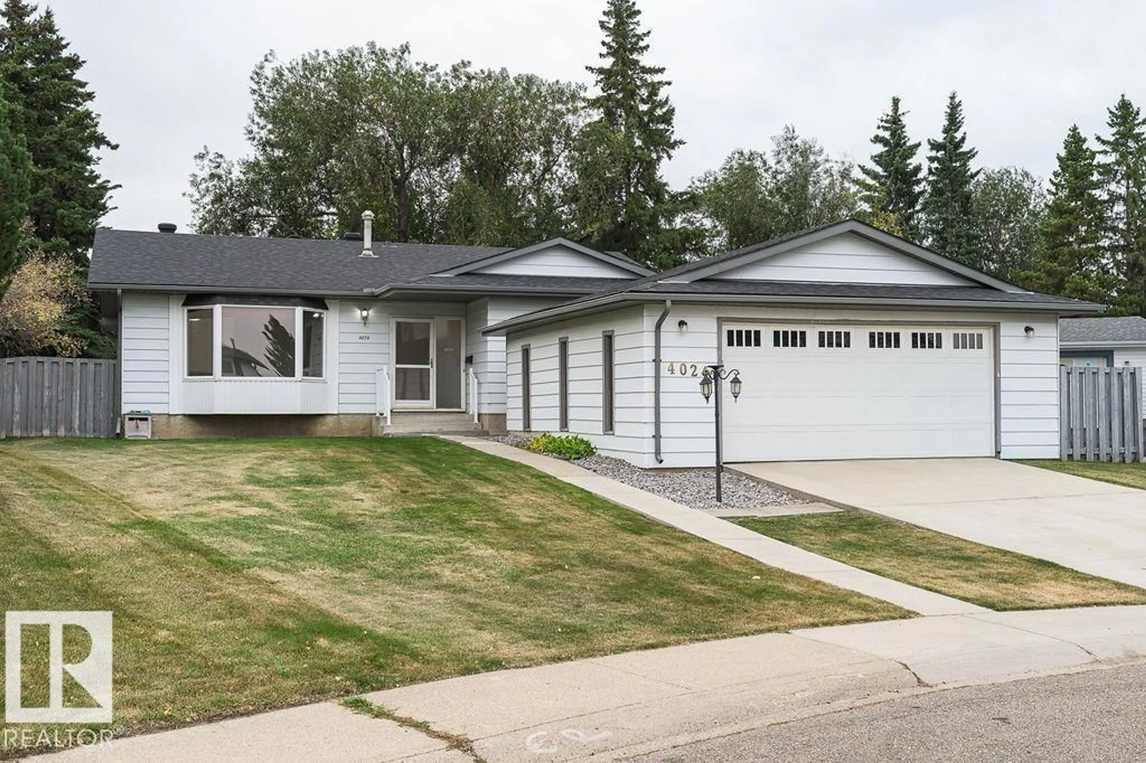 Home with vinyl exterior material, street for 4024 GALLOWAY BA, Sherwood Park Alberta T8A2L4